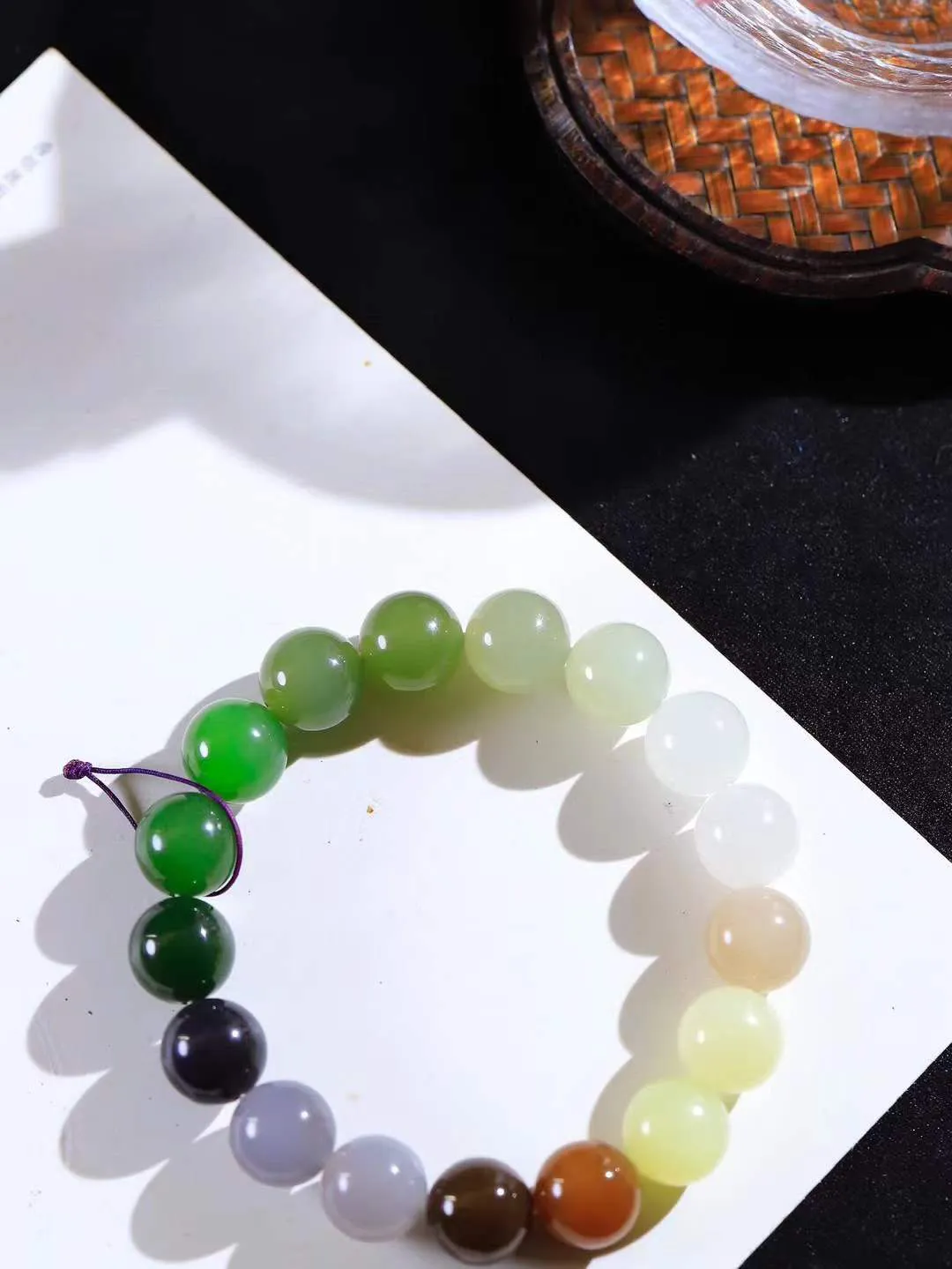 【多宝手串】

货头精选 和田玉多宝圆珠手串，每一颗玉石都凝聚自然的灵气与岁月的沉淀，寓意福禄寿喜，守护您的平安与幸福。佩戴它，感受千年玉文化的温润与优雅。重46克  尺寸取一12mm  78110254L