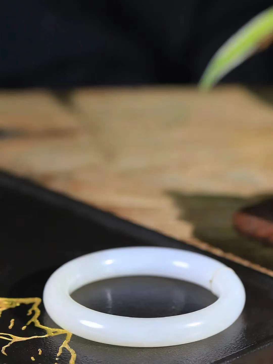 【花样年华·手镯】

精品️和田玉糖白玉手镯，质地油润细腻，色泽高贵典雅，镯型古朴典雅。在诗情画意