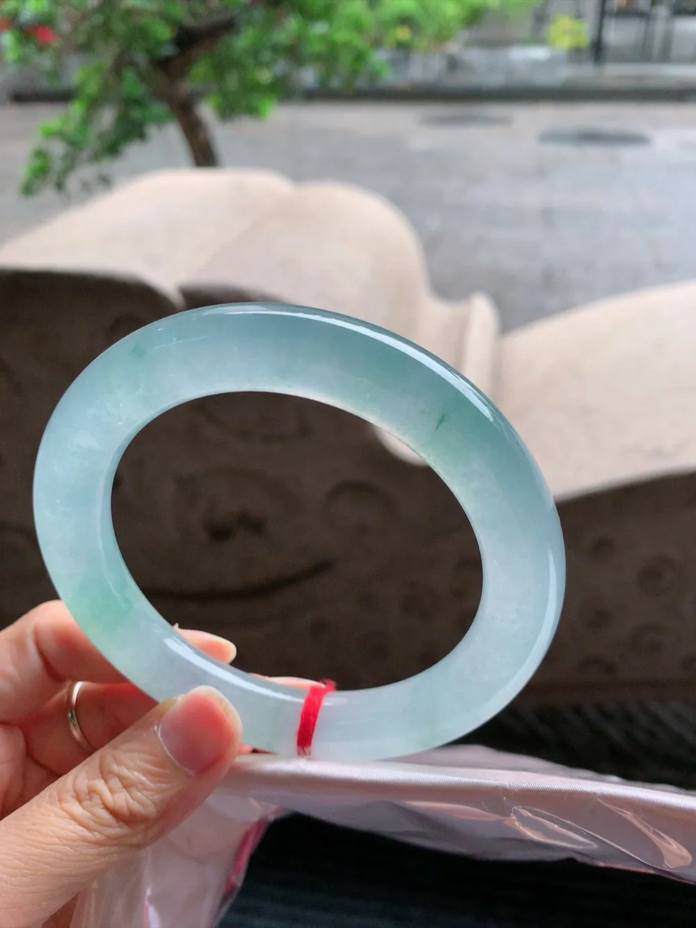 圆条冰玻阳绿 无瑕 尺寸:65.2/12.4 荧光闪闪 大圈口🥰🥰