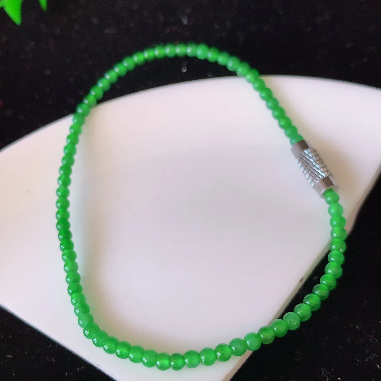 自然光实拍，冰种满绿翡翠手串手链，种老水足，冰清玉润  颜色漂亮  #81.7取一尺寸2.8
