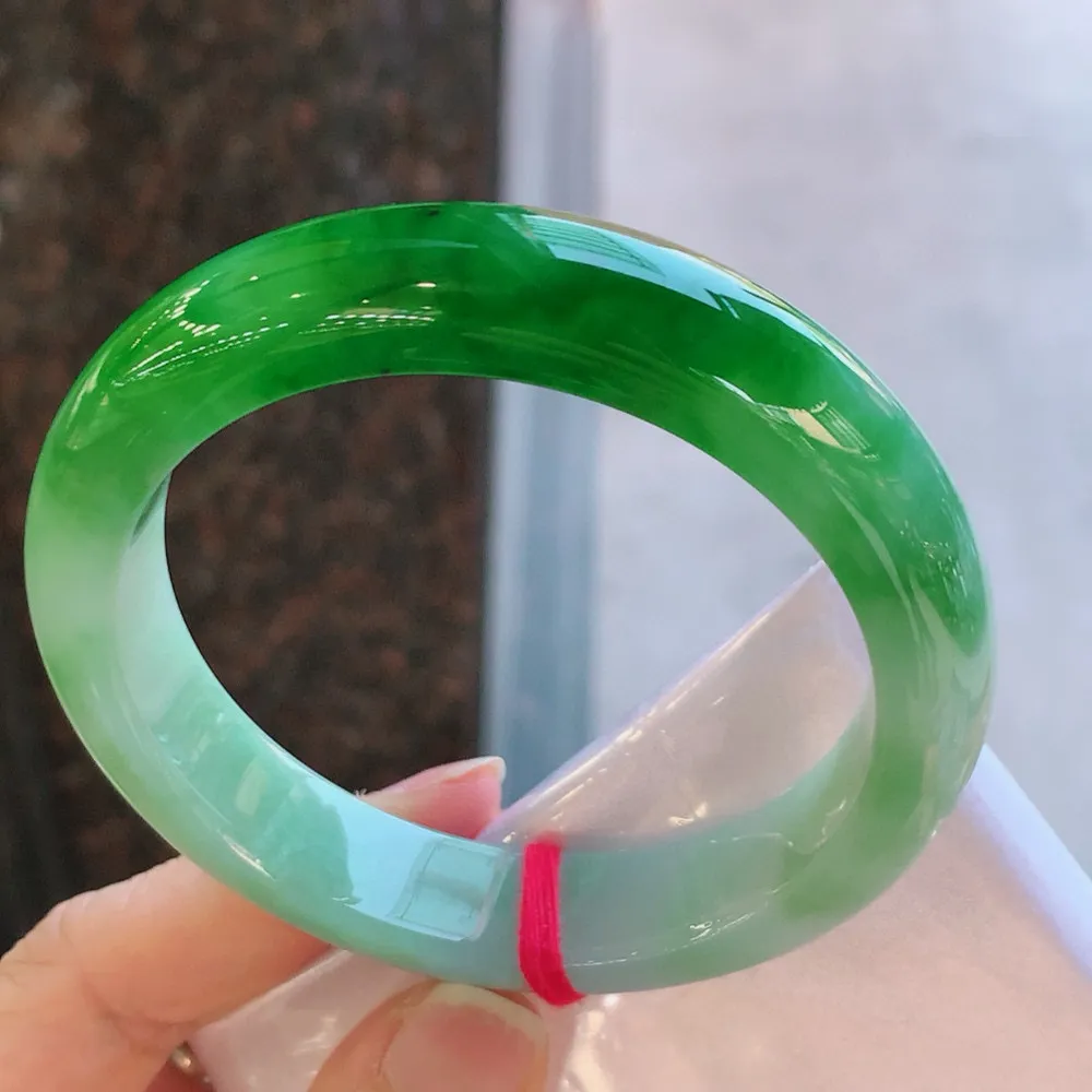 正圈一大节辣绿 无瑕 尺寸:60.4/13.7/9.2 色辣 大圈口🥰🥰