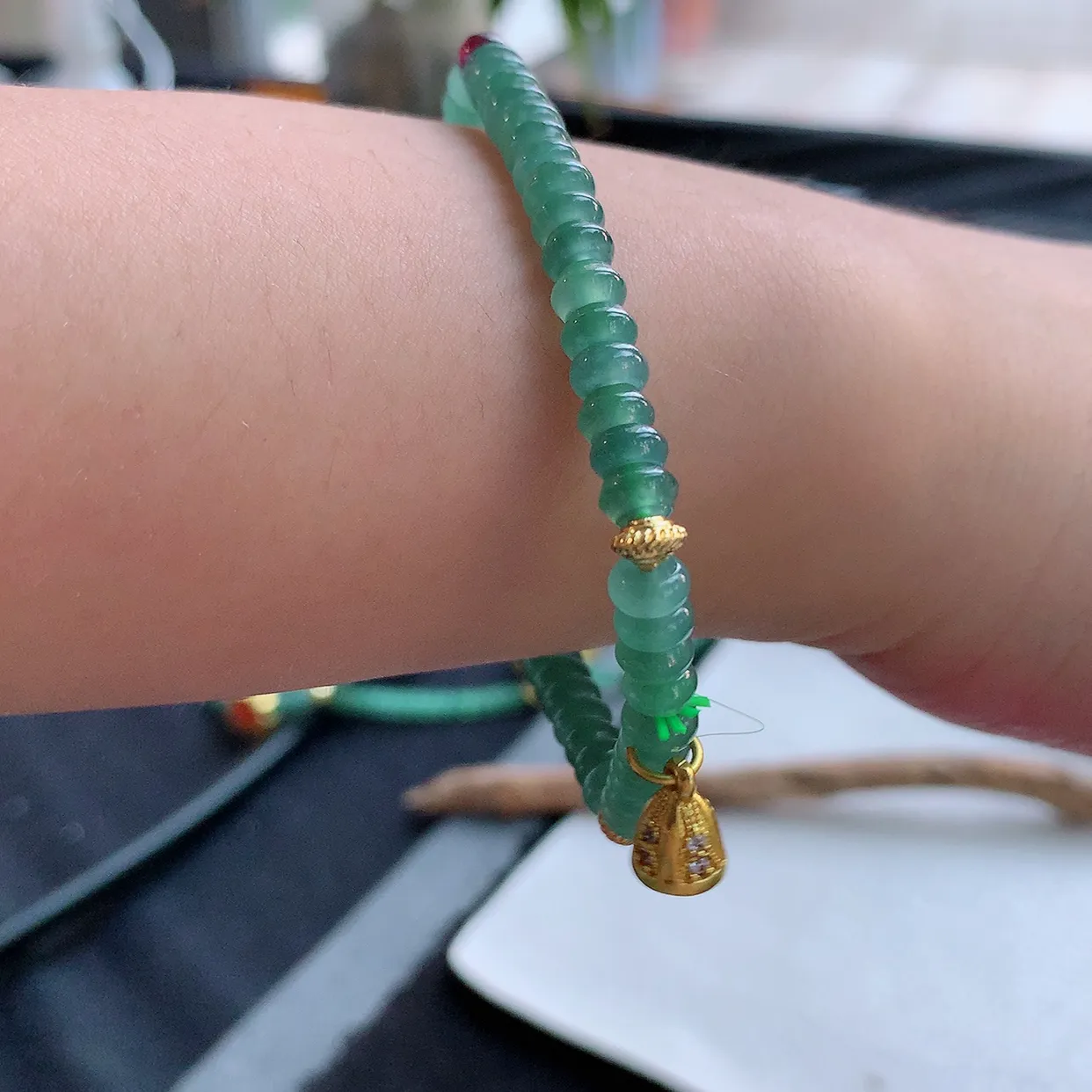 Zz天然翡翠冰晴水绿算盘珠手串 精美女生小手链diy珠串直径约5.5mm ,一串的价，配珠配件为装饰品