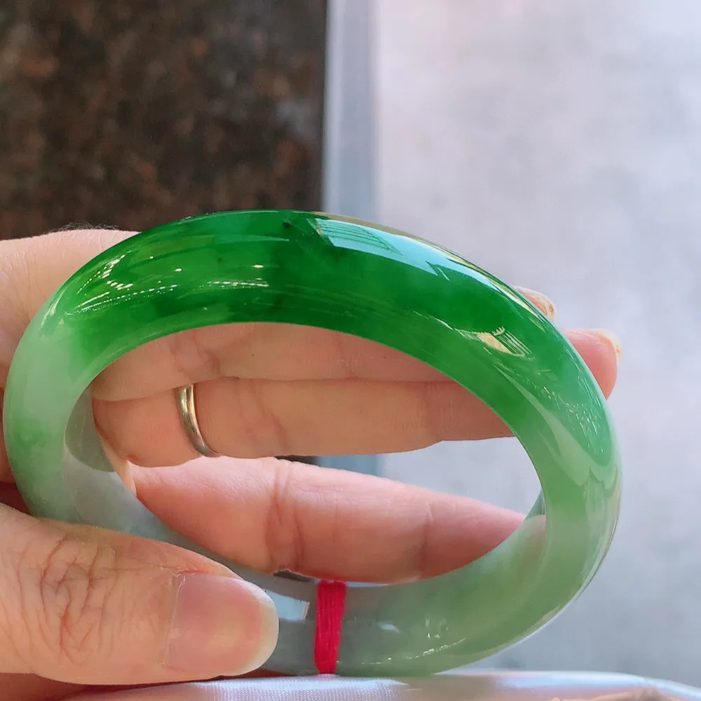 正圈一大节辣绿 无瑕 尺寸:60.4/13.7/9.2 色辣 大圈口🥰🥰