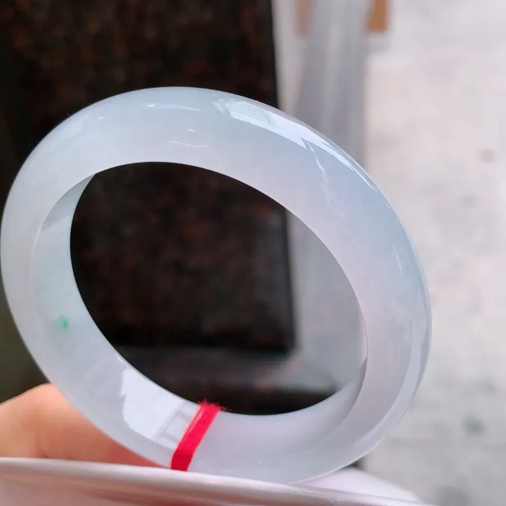 正圈高冰种 无瑕 尺寸:57.1/14/8.8 荧光闪闪🥰🥰