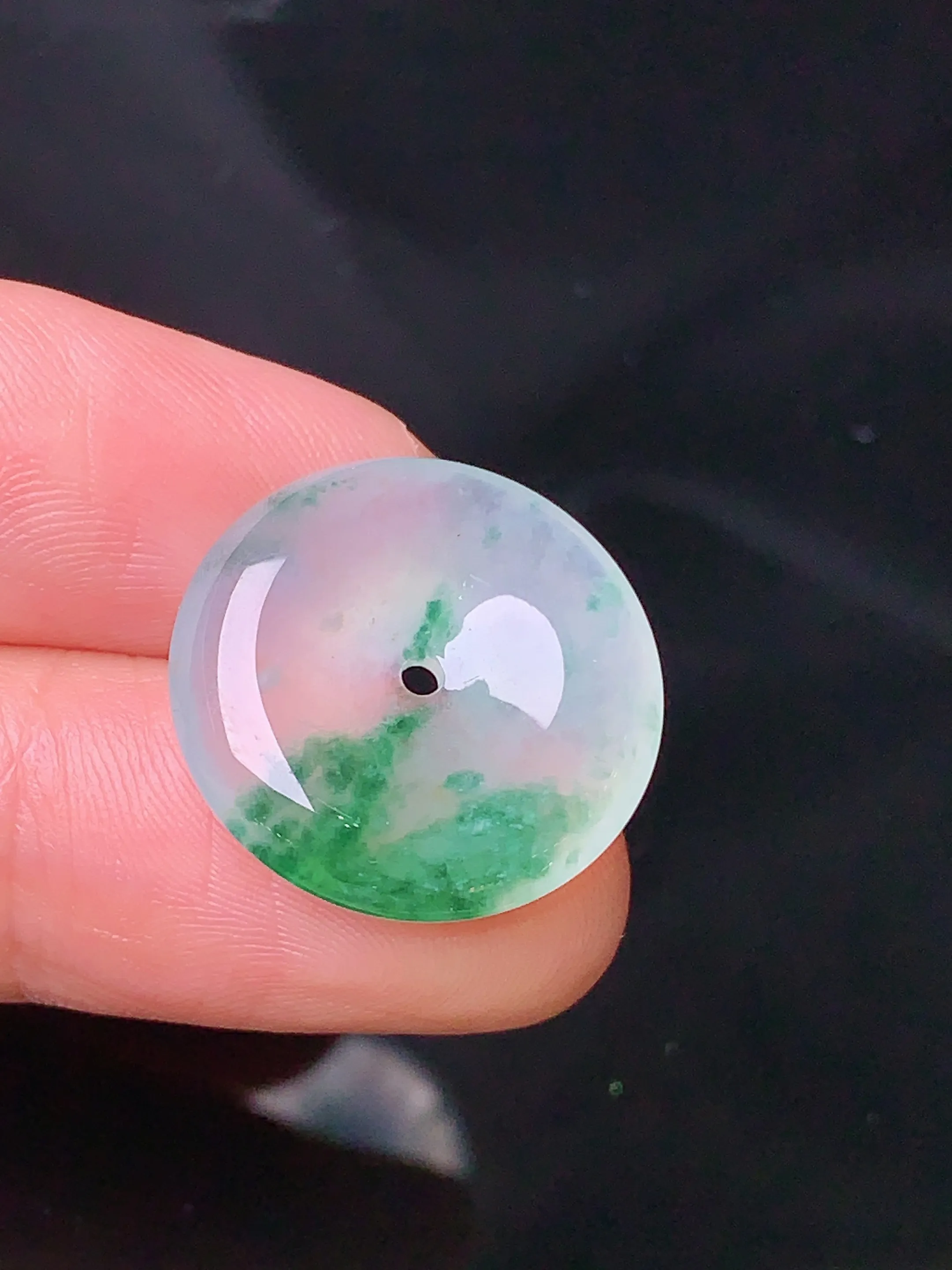 飘绿平安扣吊坠 玉质细腻 色泽清新艳丽 整体尺寸19.5*4.8