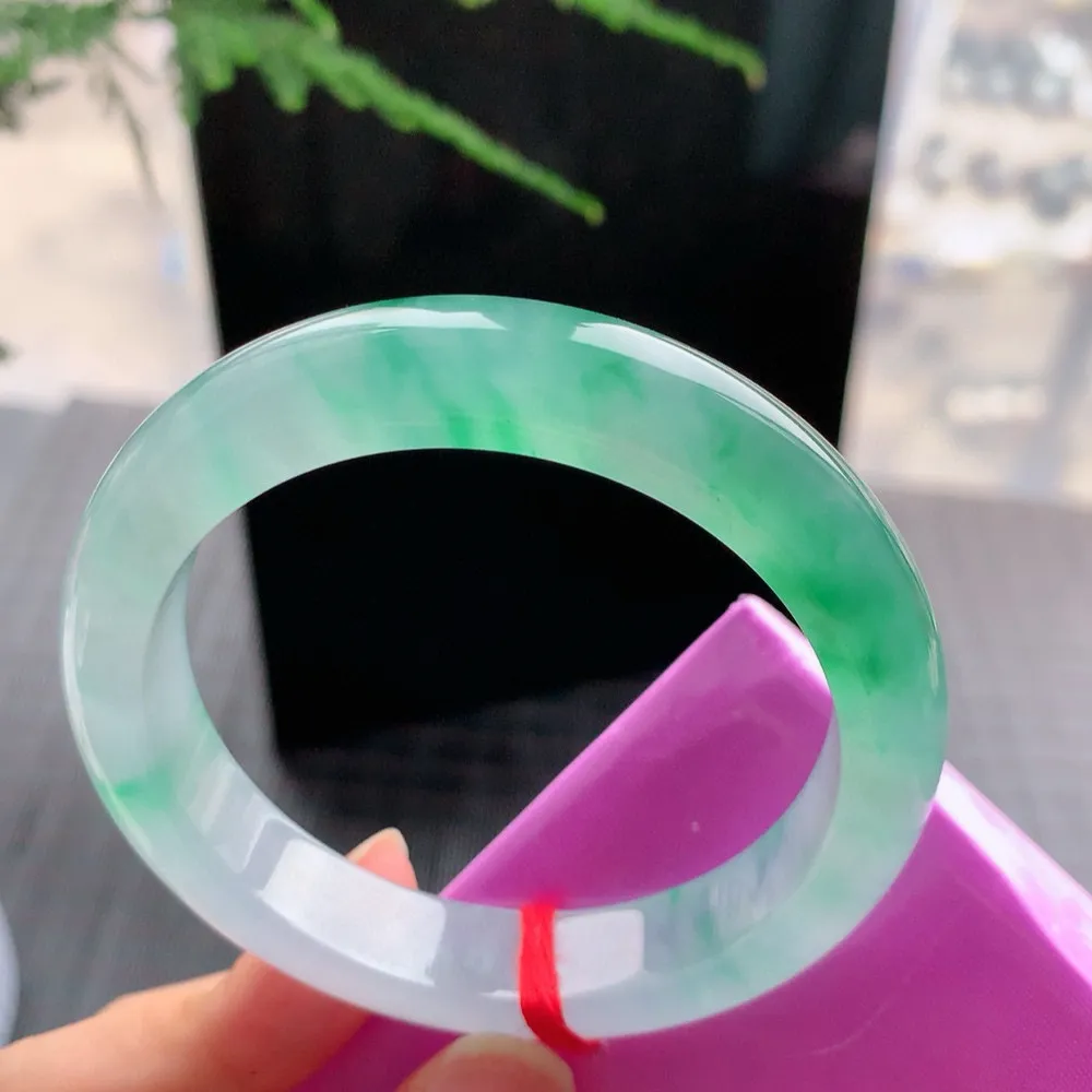 正圈冰玻阳绿 无瑕 尺寸:54.1/12/8.5 种色俱佳