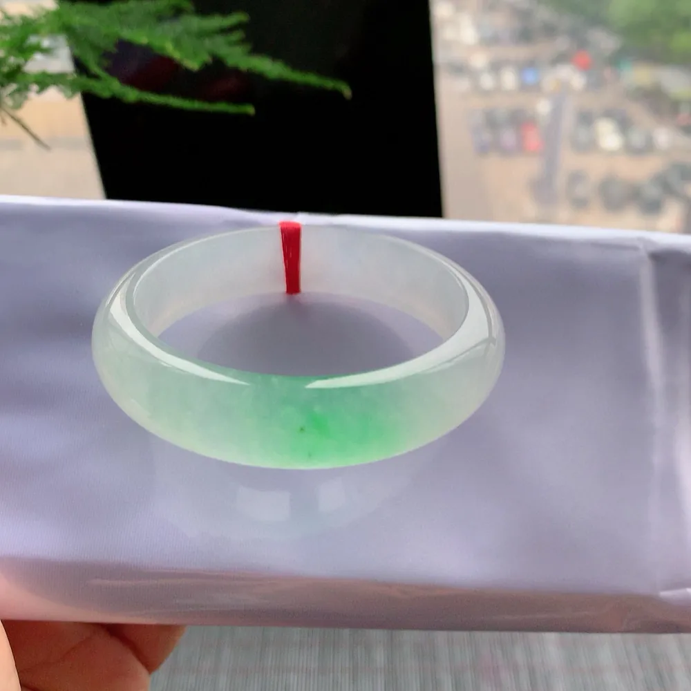 正圈冰玻阳绿 无瑕 尺寸:57.2/14.8/8.3 种色俱佳