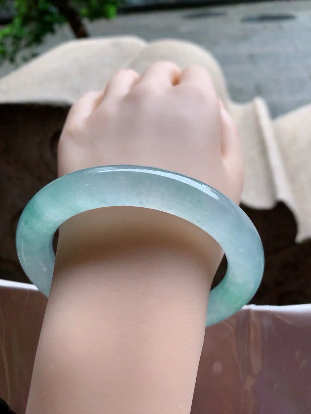 圆条冰玻阳绿 无瑕 尺寸:65.2/12.4 荧光闪闪 大圈口🥰🥰