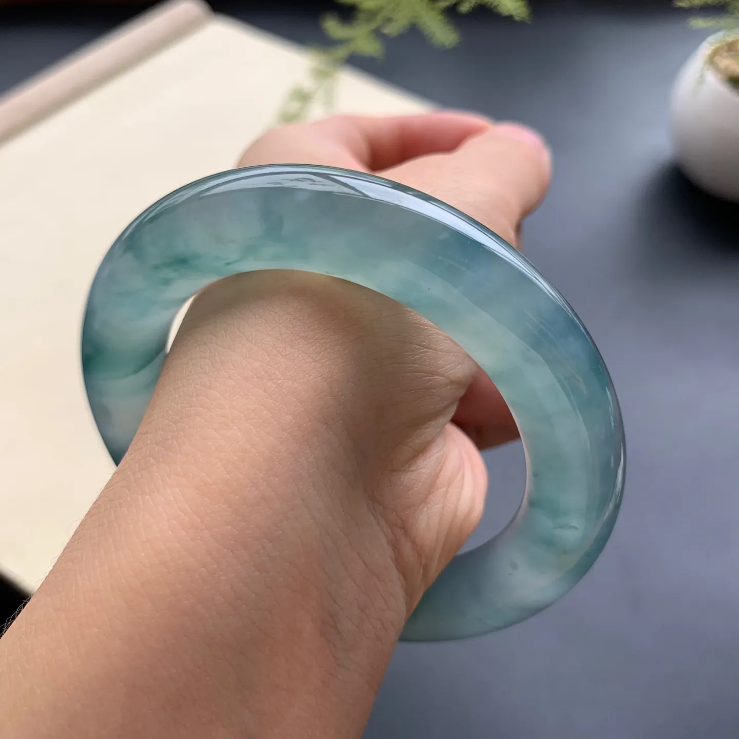 54圈口冰种飘花圆条手镯 尺寸：54-12，无纹裂，花色浓郁，胶感十足