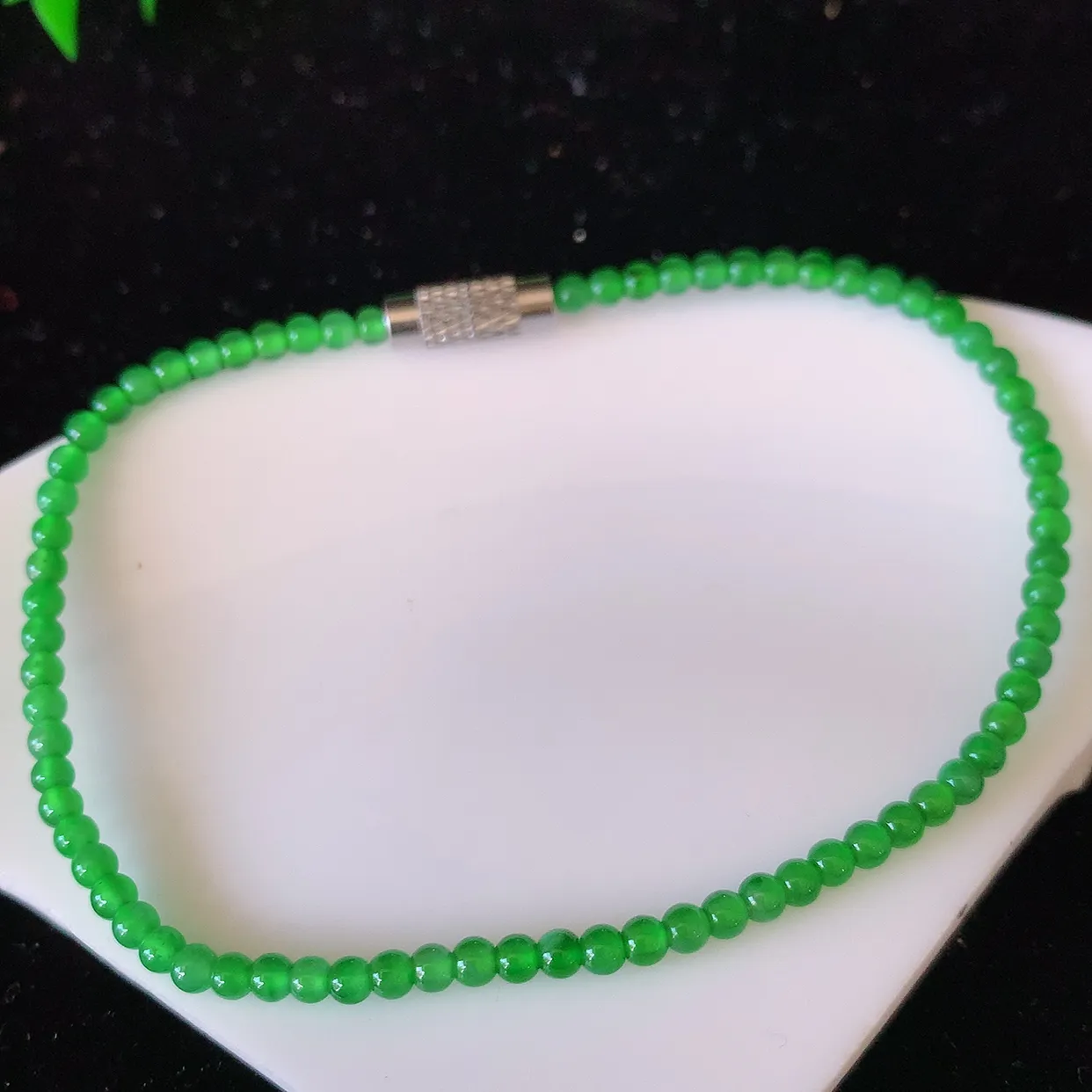 自然光实拍，冰种满绿翡翠手串手链，种老水足，冰清玉润  颜色漂亮  #81.7取一尺寸2.8