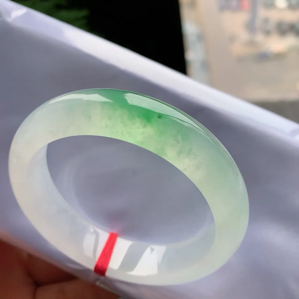 正圈冰玻阳绿 无瑕 尺寸:57.2/14.8/8.3 种色俱佳