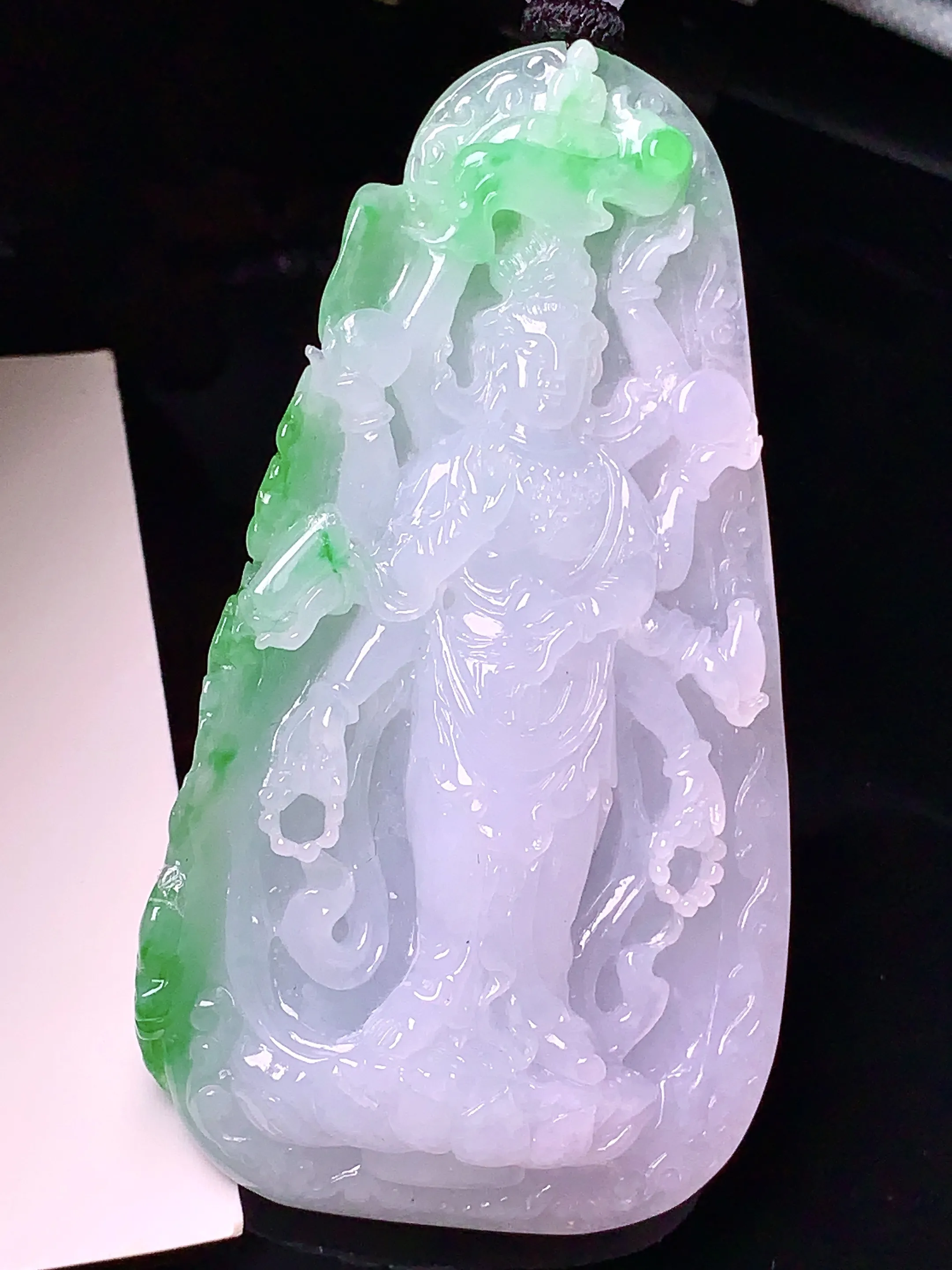 18k金钻镶嵌飘绿千手观音吊坠 玉质细腻 色泽清新艳丽 整体尺寸72.6*39.8*12