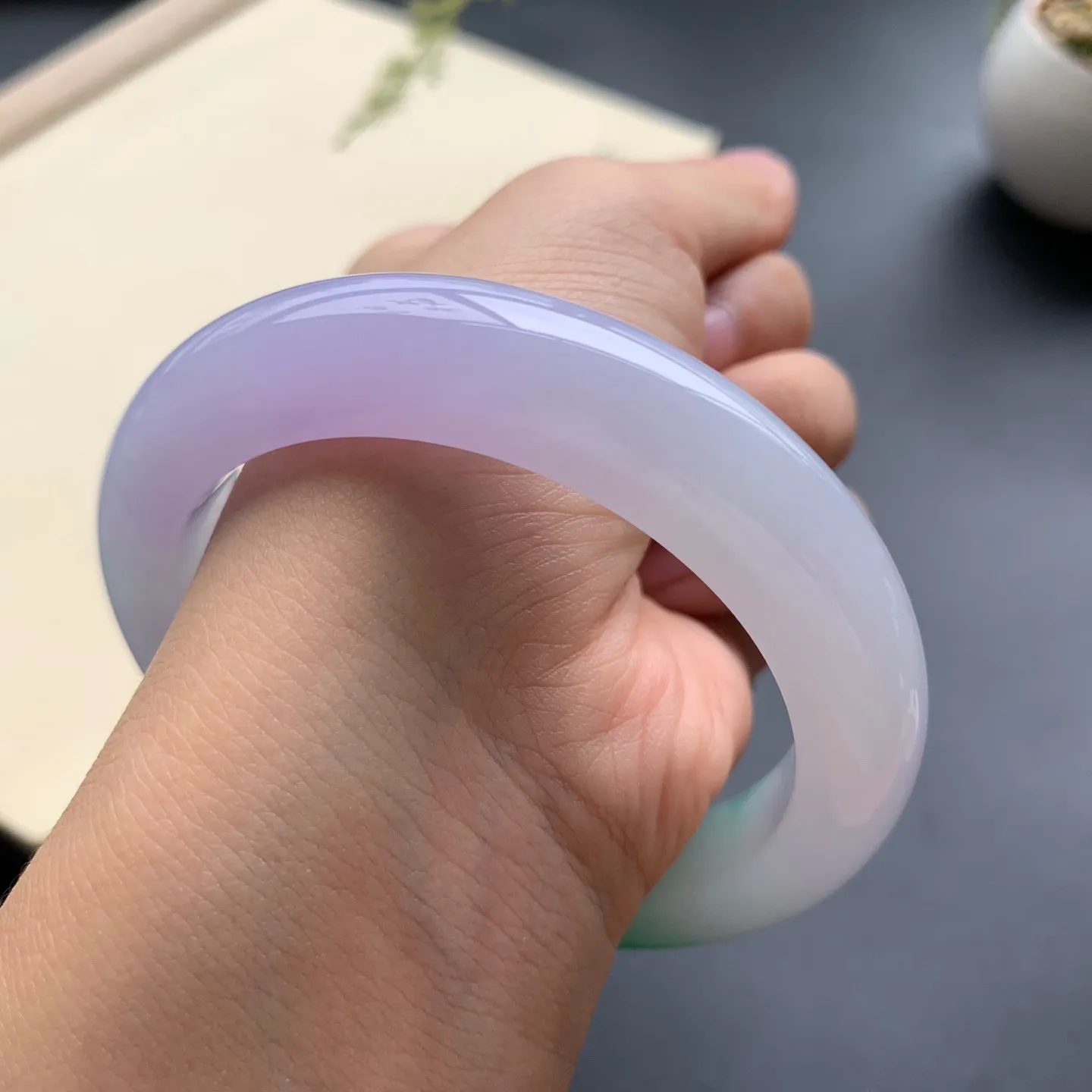 57圈口春彩正圈手镯 尺寸：57-12-9.8，无纹裂，水润细腻，优美迷人