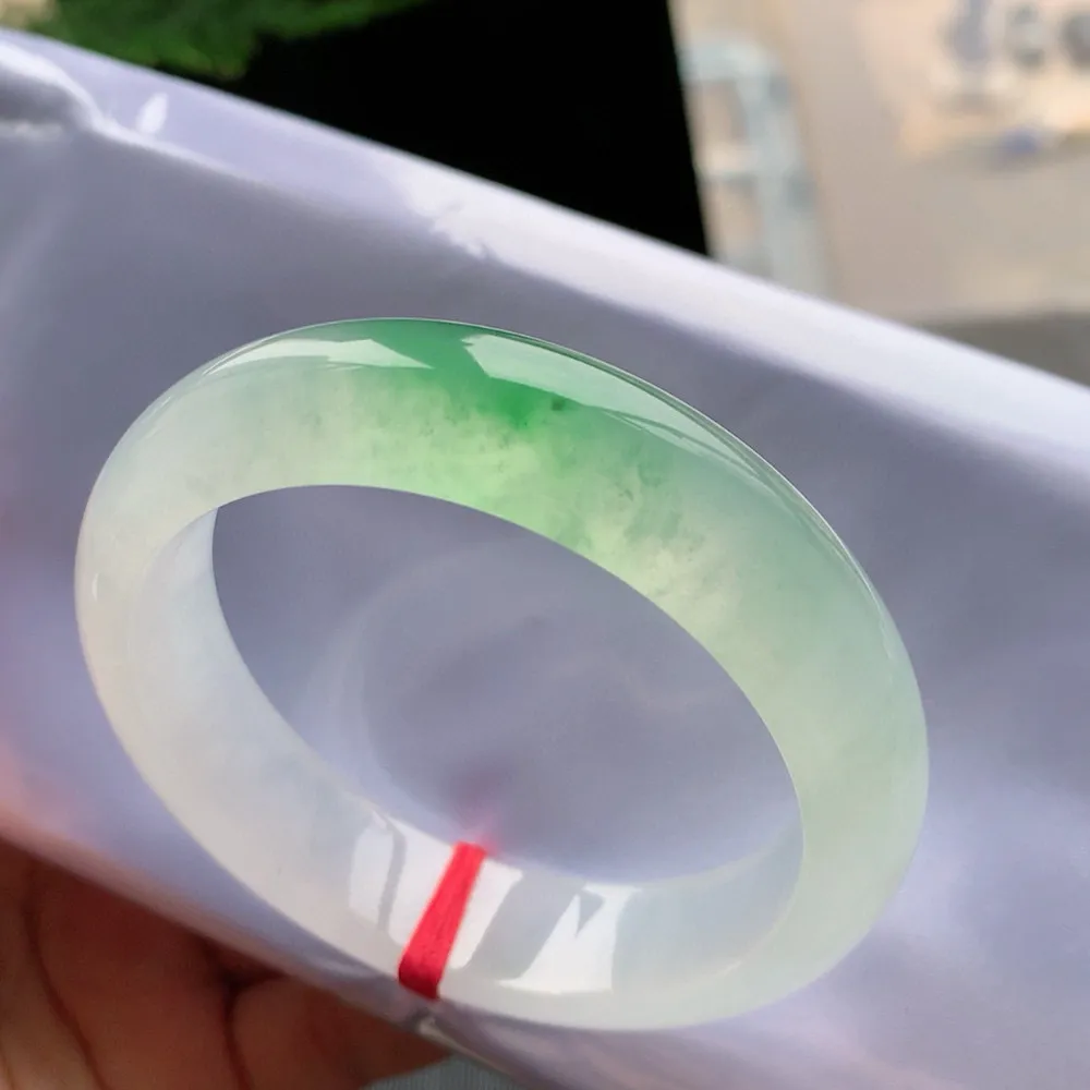 正圈冰玻阳绿 无瑕 尺寸:57.2/14.8/8.3 种色俱佳