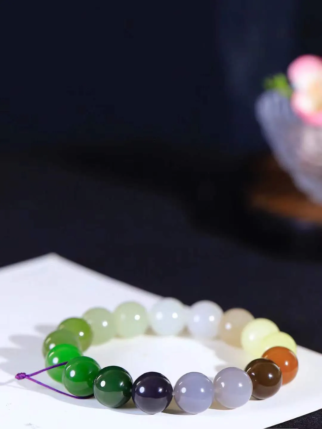 【多宝手串】

货头精选 和田玉多宝圆珠手串，每一颗玉石都凝聚自然的灵气与岁月的沉淀，寓意福禄寿喜，