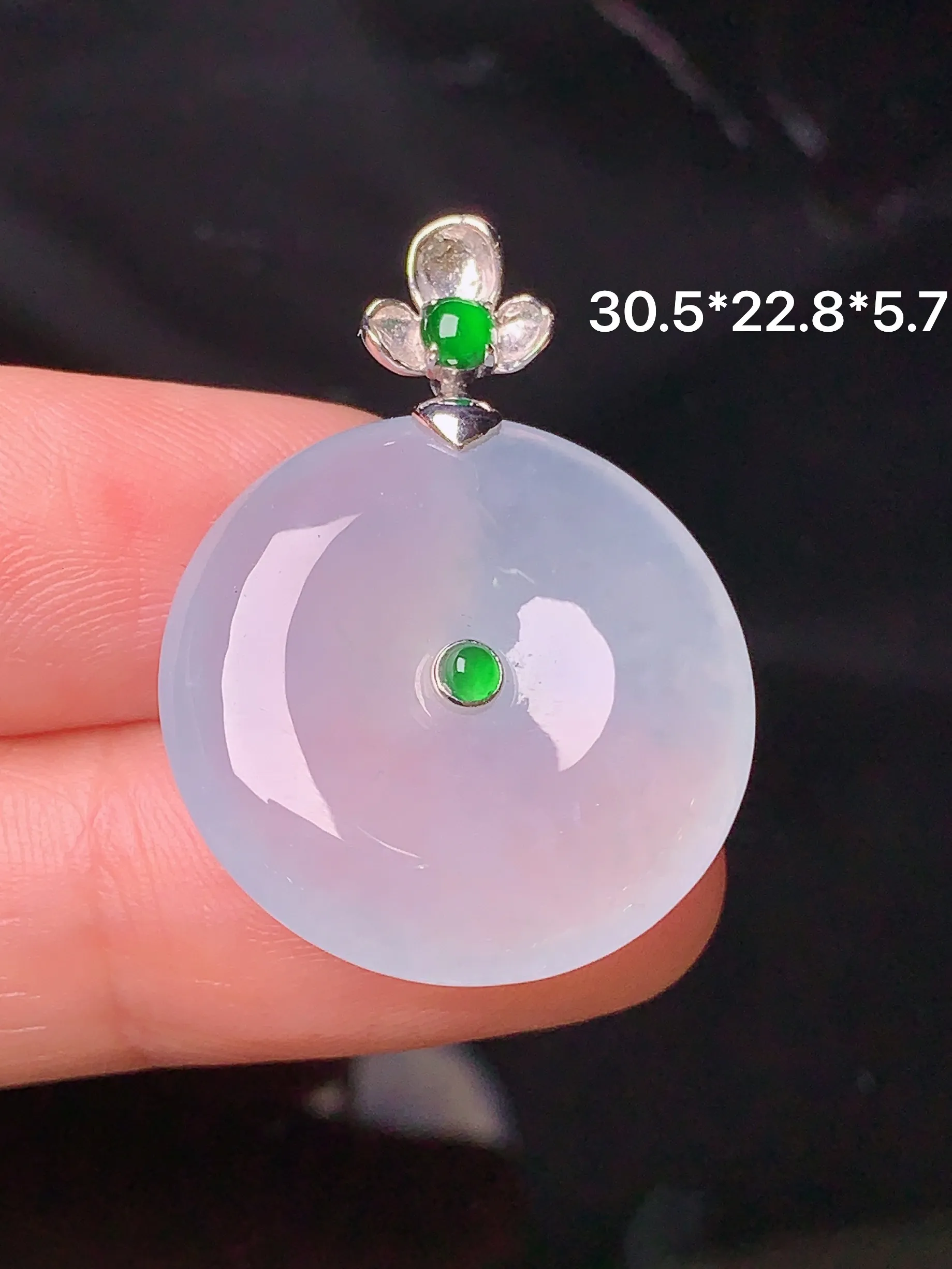 18k金镶嵌冰种平安扣吊坠 玉质细腻 色泽清新艳丽 整体尺寸30.5*22.8*5.7