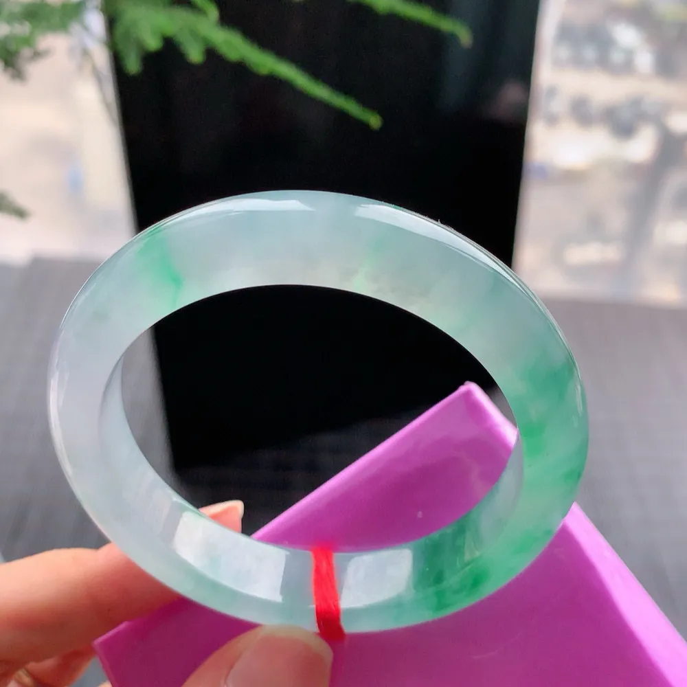 正圈冰玻阳绿 无瑕 尺寸:54.1/12/8.5 种色俱佳