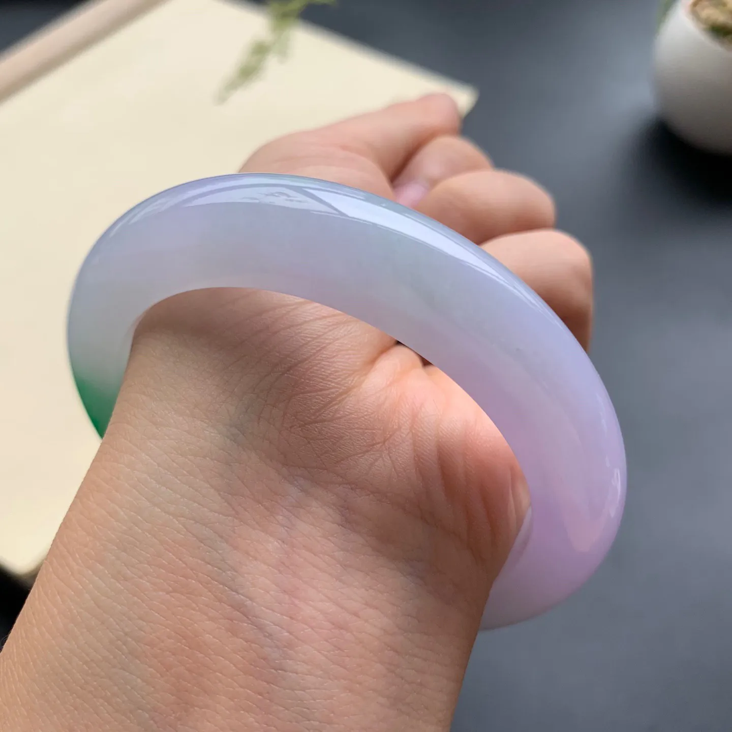 57圈口春彩正圈手镯 尺寸：57-12-9.8，无纹裂，水润细腻，优美迷人