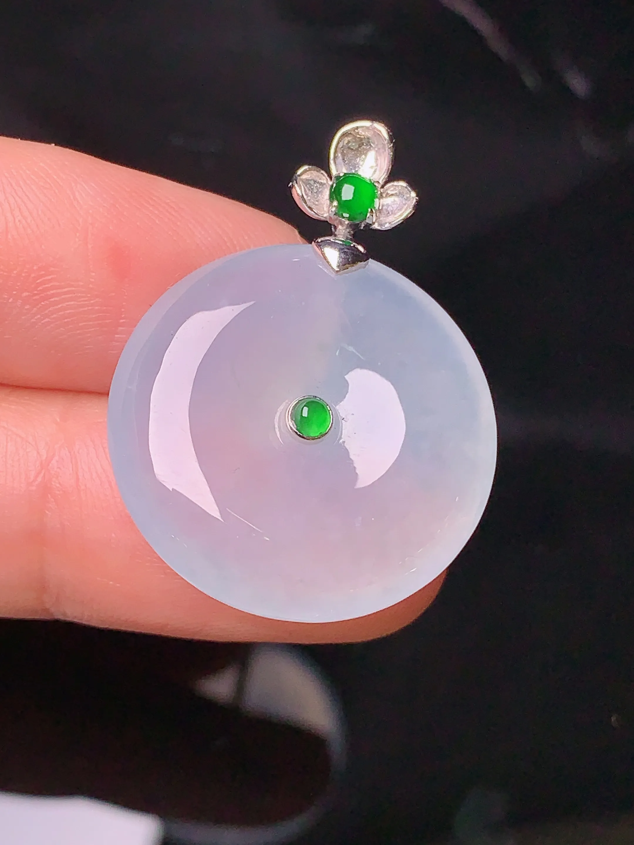 18k金镶嵌冰种平安扣吊坠 玉质细腻 色泽清新艳丽 整体尺寸30.5*22.8*5.7