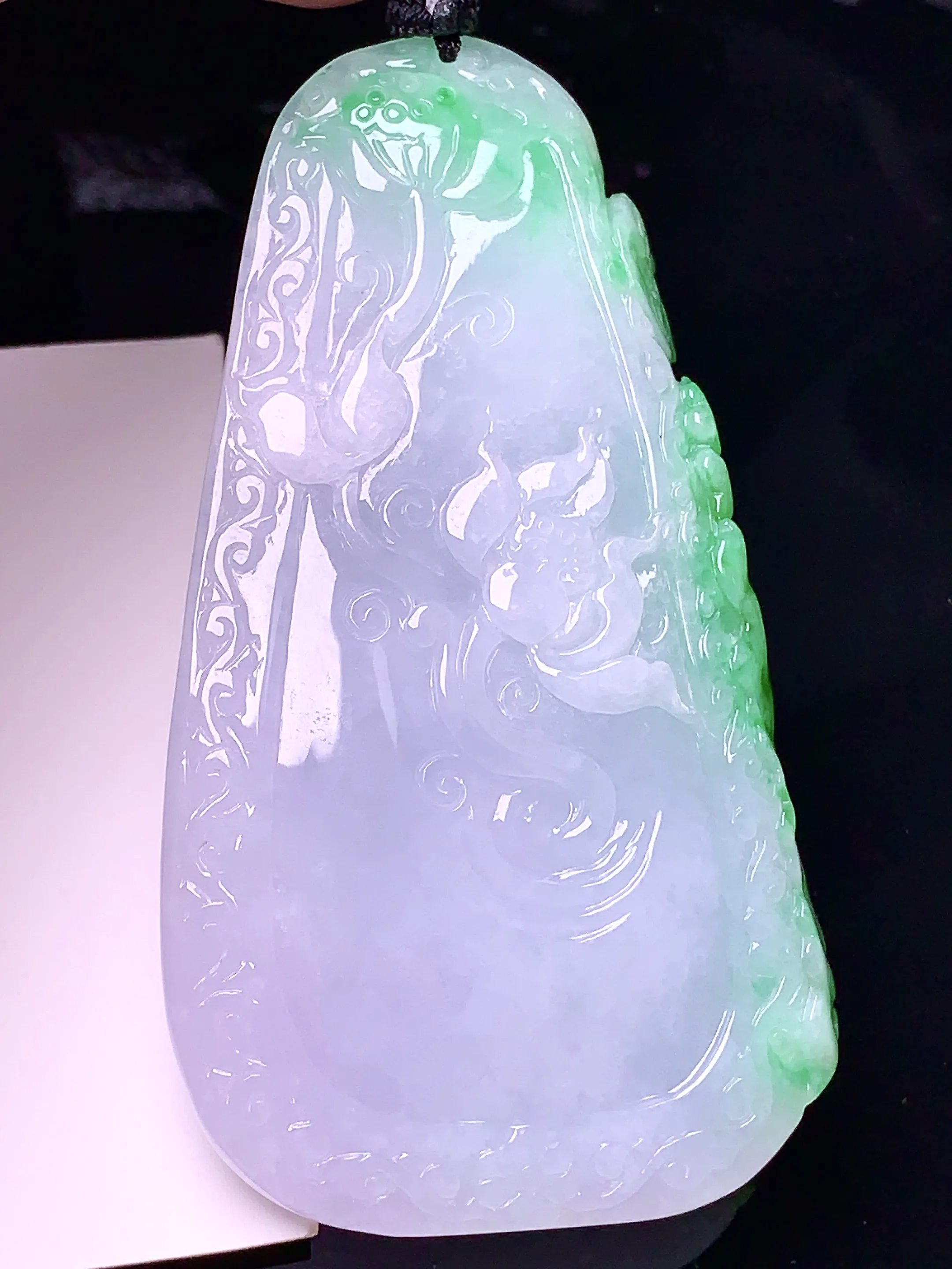 18k金钻镶嵌飘绿千手观音吊坠 玉质细腻 色泽清新艳丽 整体尺寸72.6*39.8*12