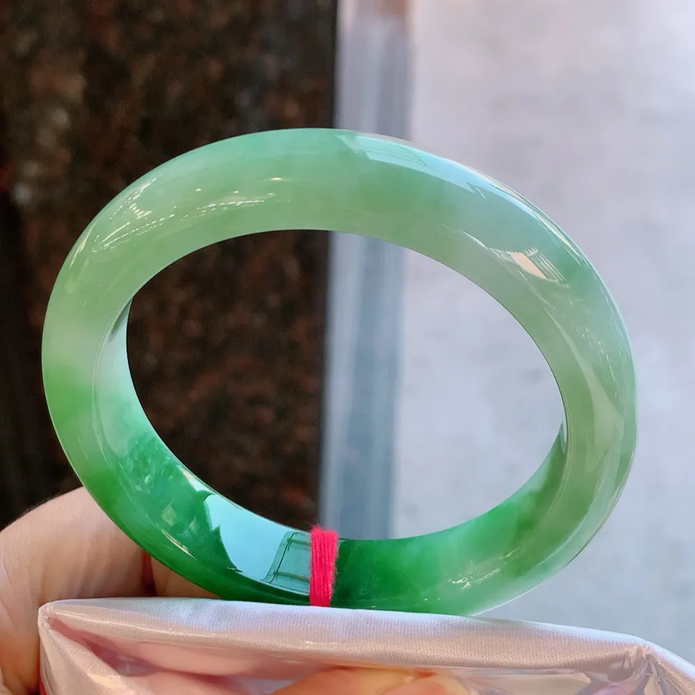 正圈一大节辣绿 无瑕 尺寸:60.4/13.7/9.2 色辣 大圈口🥰🥰