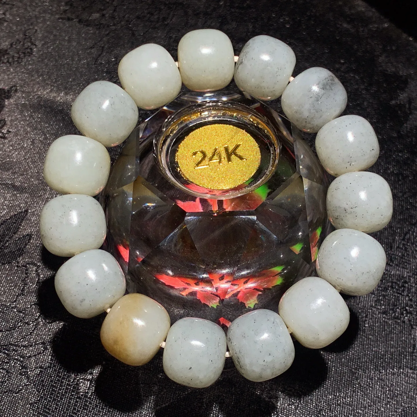 新疆和田玉楼兰三色老型珠手串。单颗尺寸13/15重70.5克。玉质细腻油润。手推出油。佩戴高端典雅。lt251107