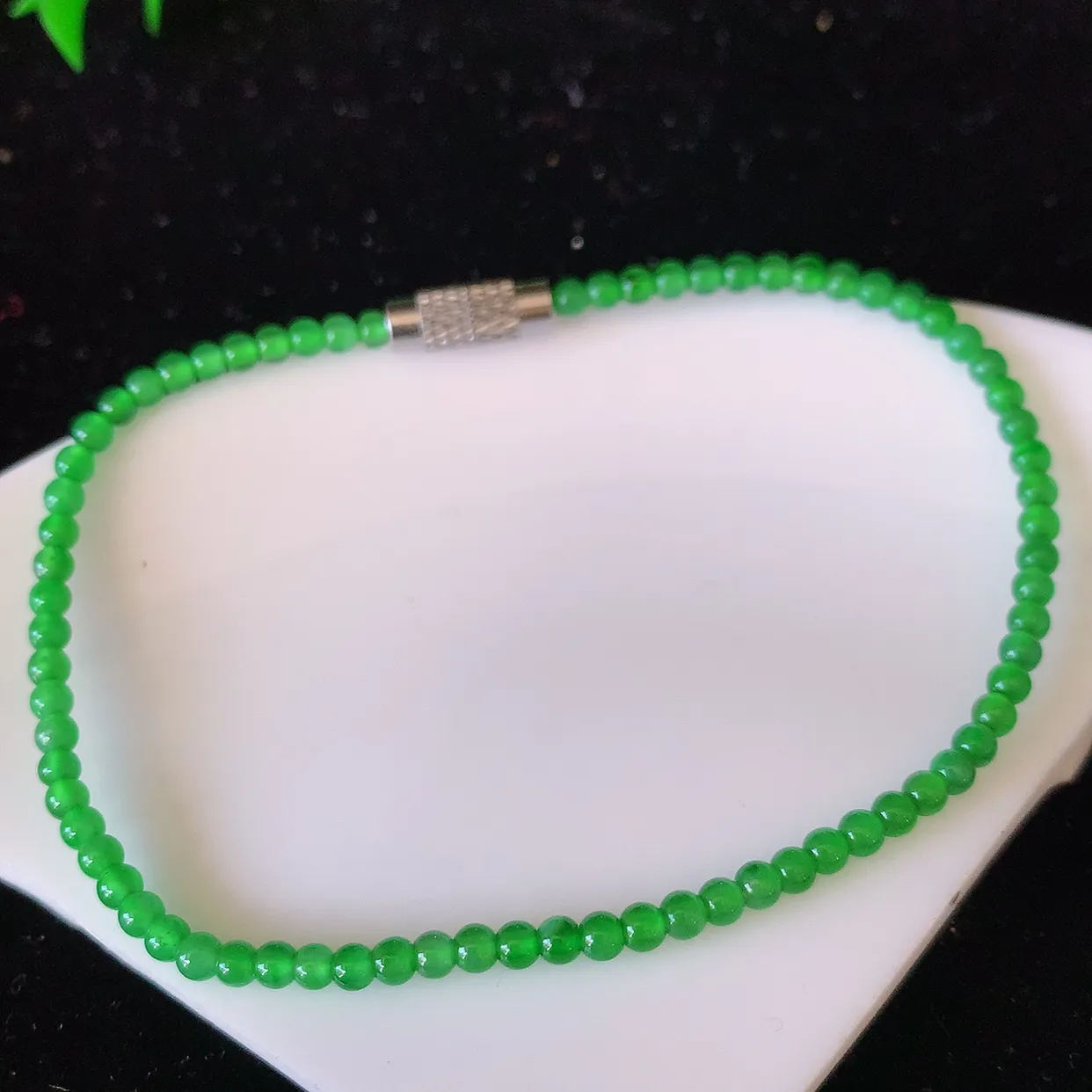 自然光实拍，冰种满绿翡翠手串手链，种老水足，冰清玉润  颜色漂亮  #81.7取一尺寸2.8