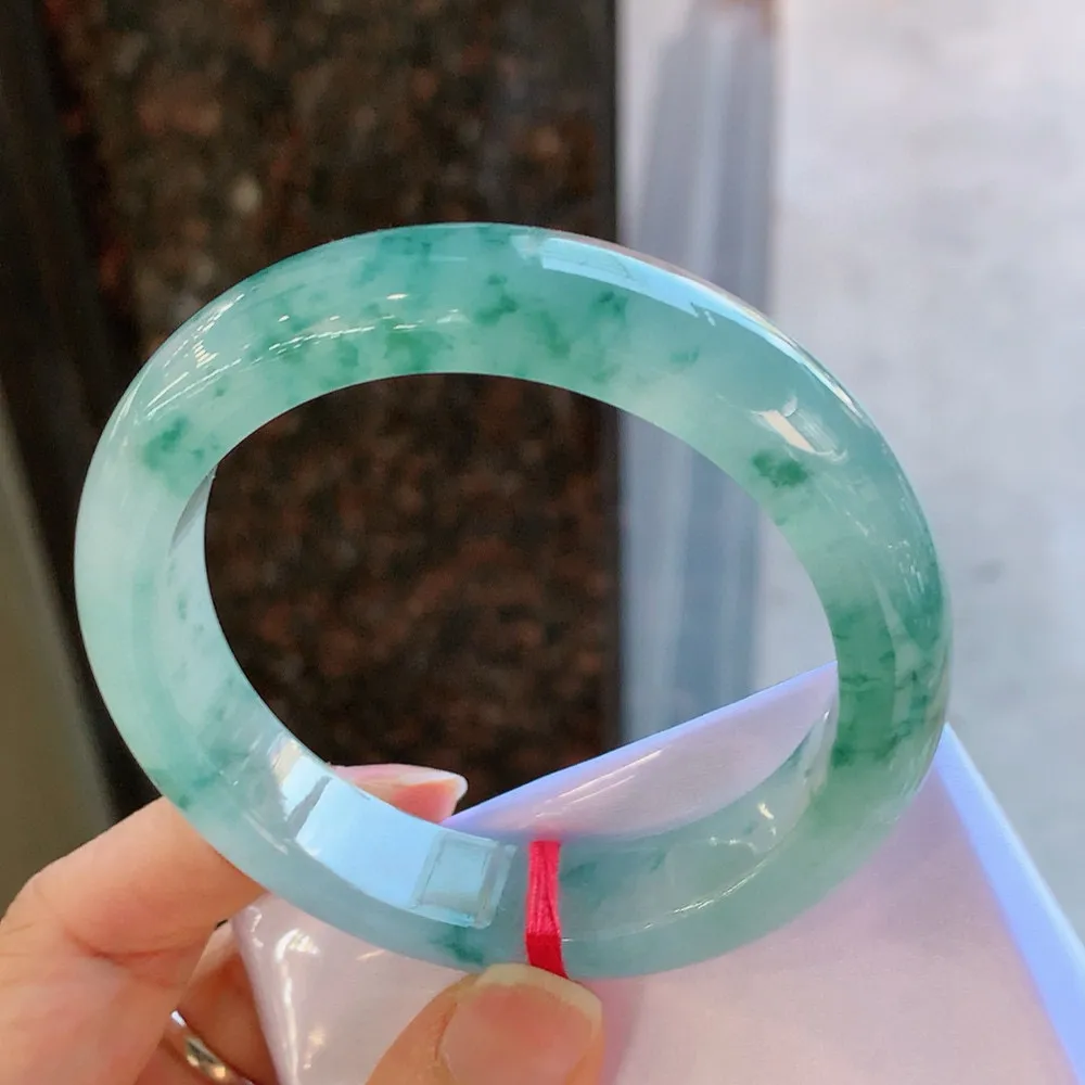 正圈高冰飘花 无瑕 尺寸:57.4/12.5/9.1 花美 种水好