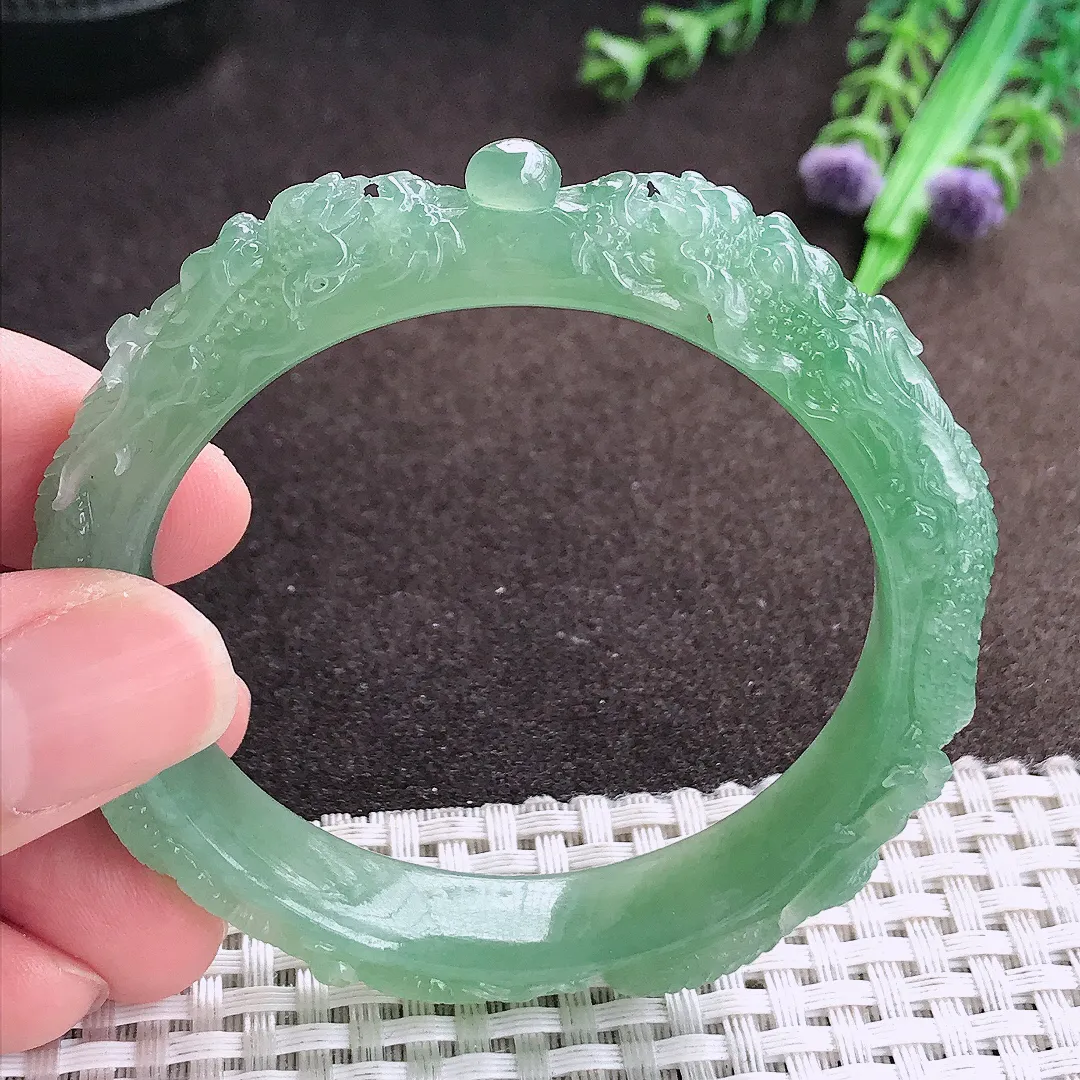 自然光52.5/12.2/10老坑冰胶果冻冰晴满绿双龙护主龙手镯宽边翡翠玉镯
