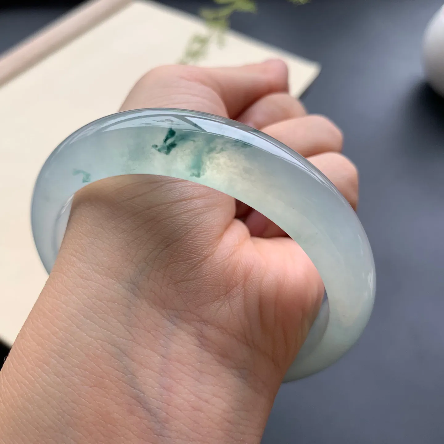 58.8圈口冰种飘花正圈手镯 尺寸：58.8-13.8-8，无纹裂，冰透水润，优雅迷人