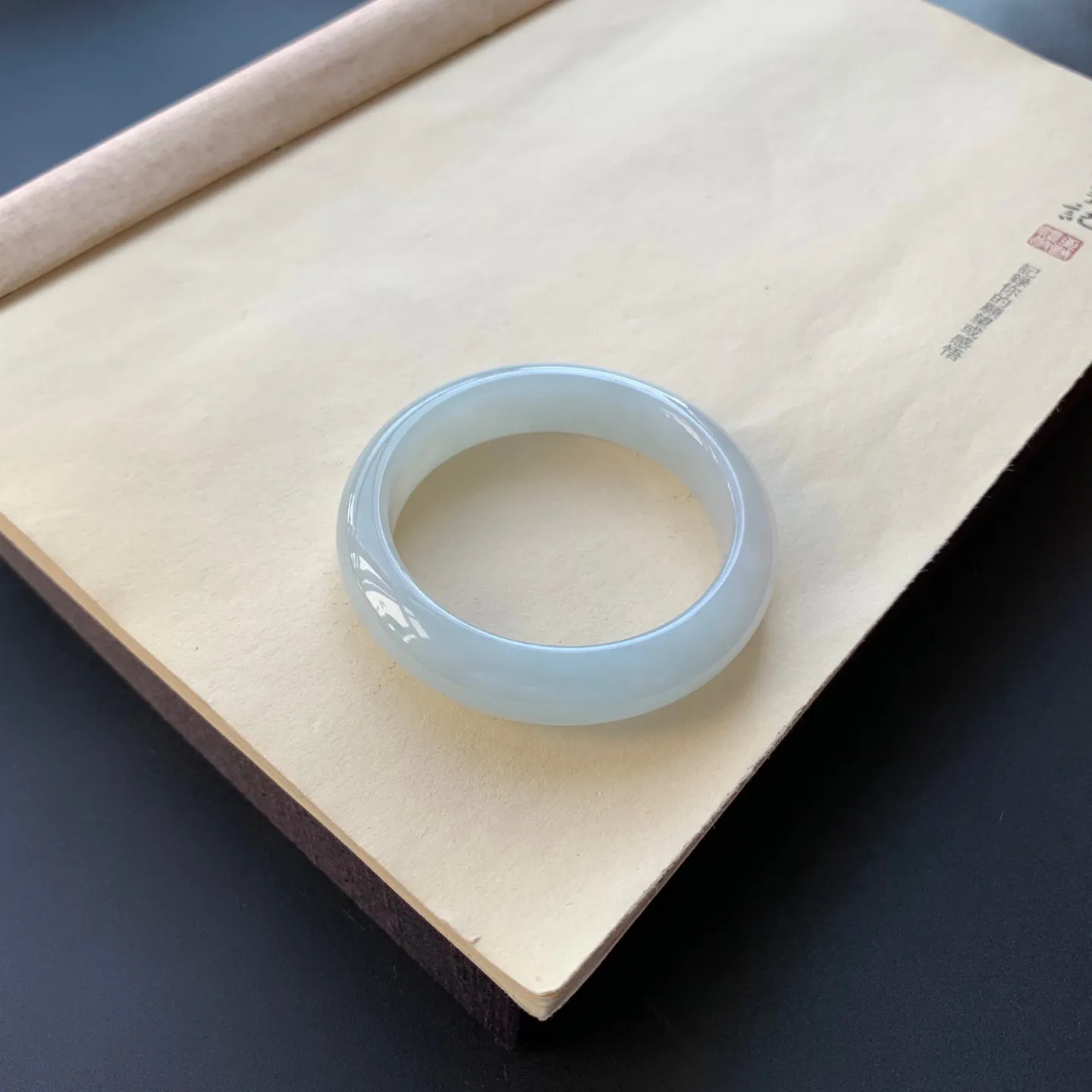 52圈口细糯正圈手镯 尺寸：52-13.5-8.2，无纹裂，细腻釉洁，清爽干净