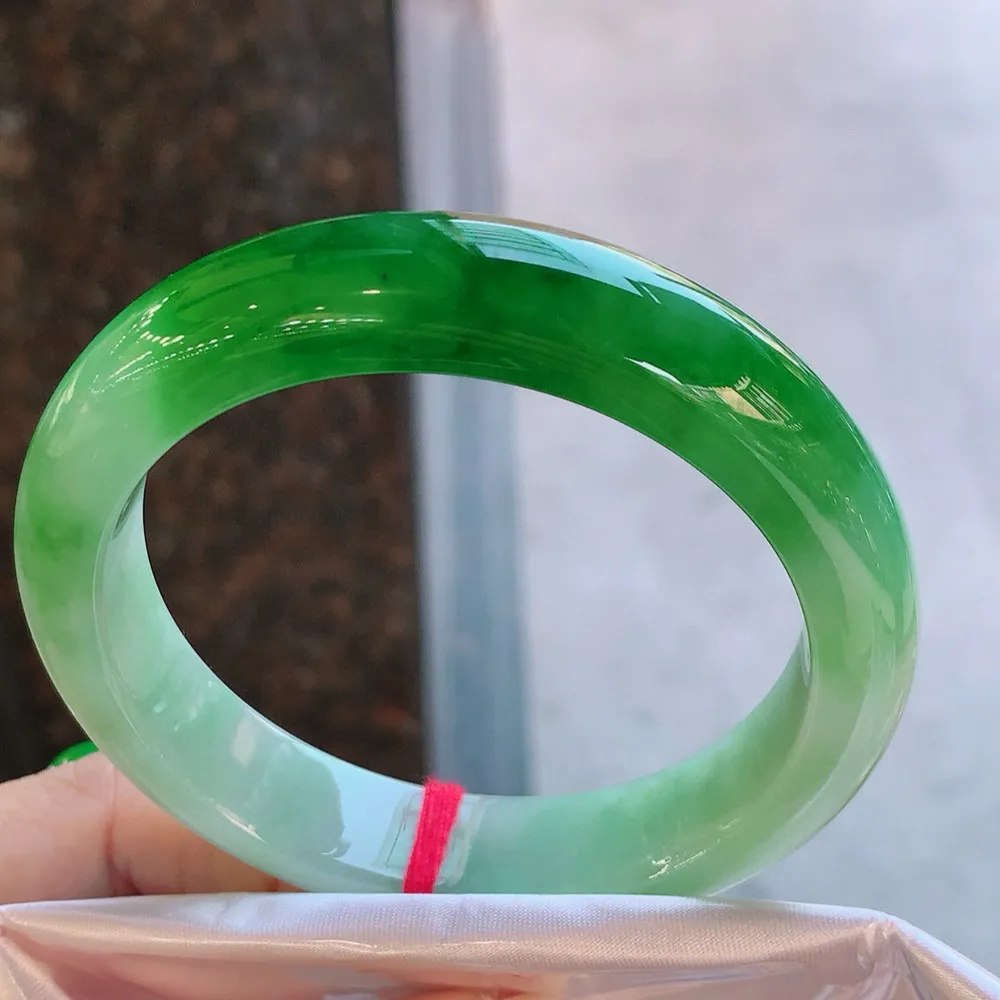 正圈一大节辣绿 无瑕 尺寸:60.4/13.7/9.2 色辣 大圈口🥰🥰