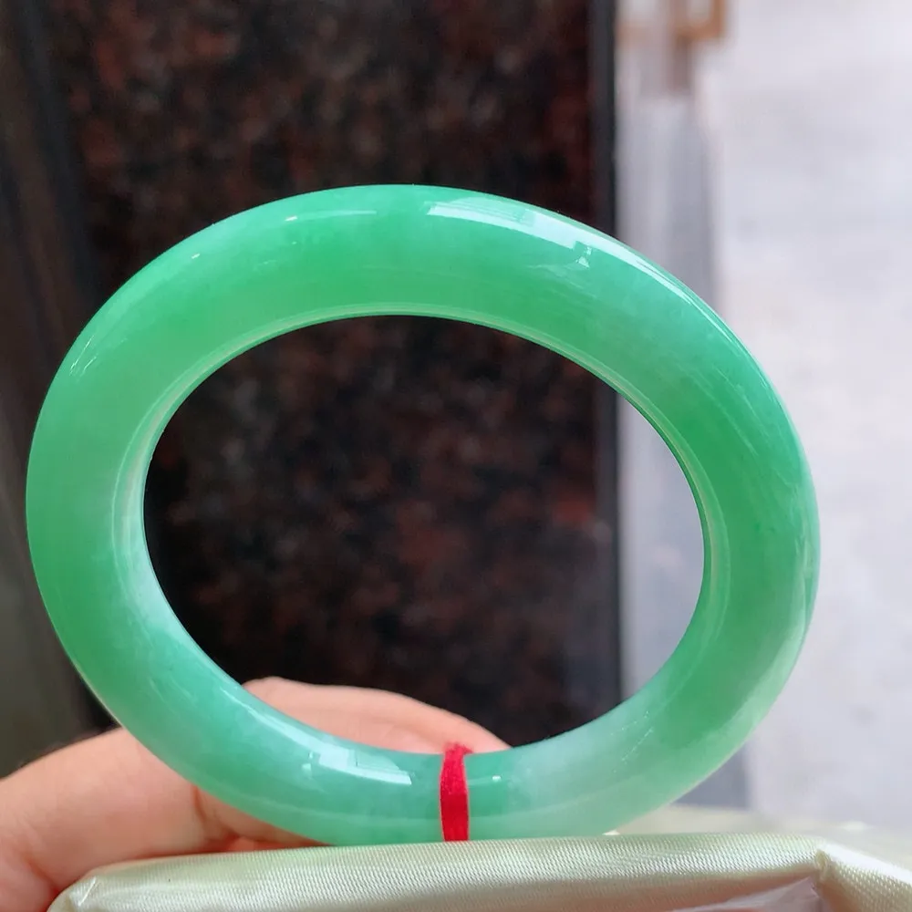 圆条满绿 无瑕 尺寸:53.8/10.8 满色