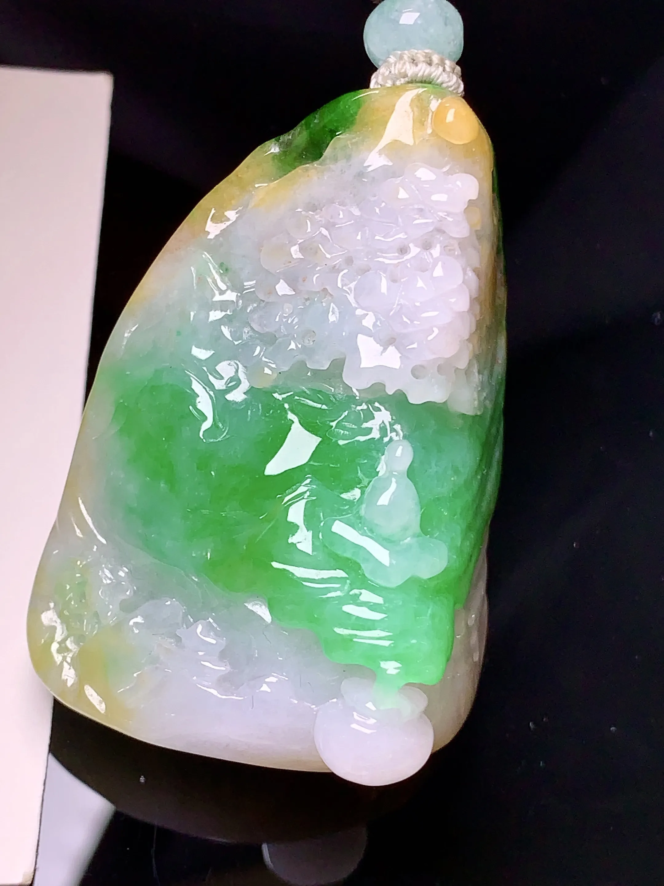 黄绿悟道吊坠 玉质细腻 色泽清新艳丽 整体尺寸45*31.5*18.7