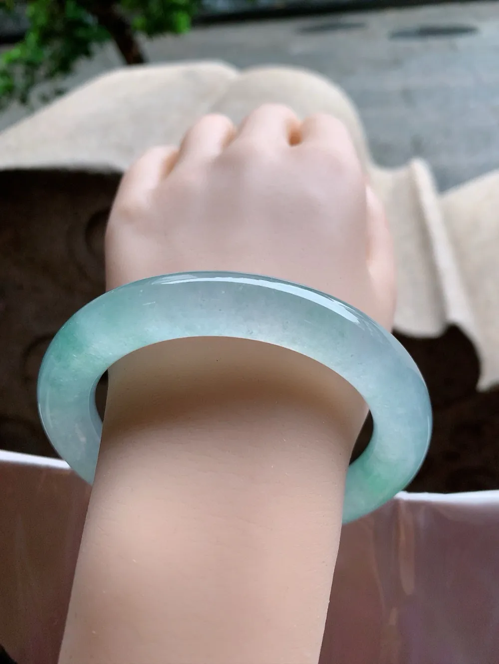 圆条冰玻阳绿 无瑕 尺寸:65.2/12.4 荧光闪闪 大圈口🥰🥰