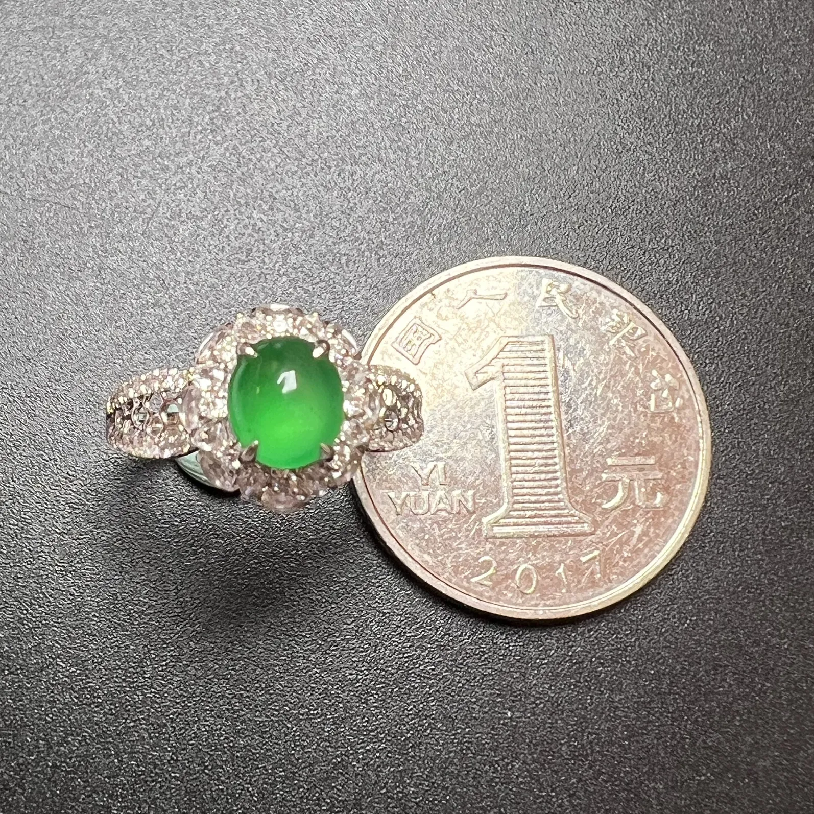 满色女戒指整体尺寸10.8*10.5*9.1 裸石尺寸6.6*6*3.6