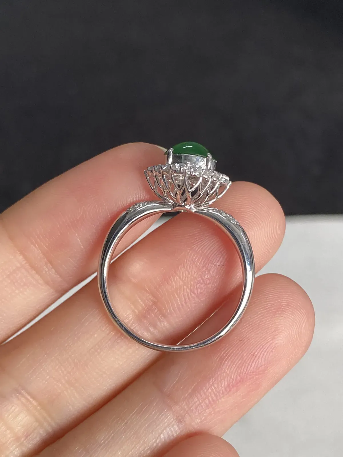 翡翠女戒，印记：G18K,伴钻石