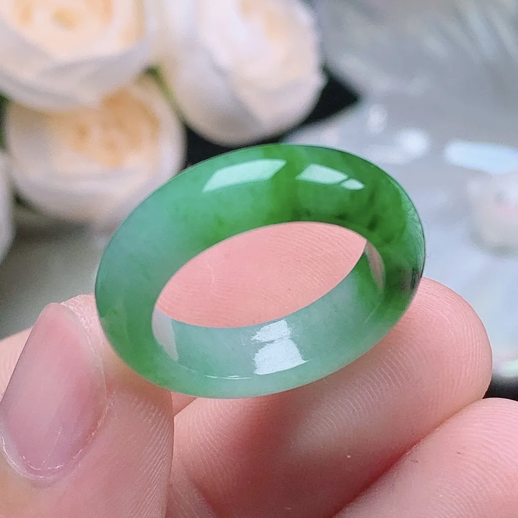 缅甸翡翠老坑种水润飘阳绿戒指玉指环  水润通透 尺寸：17.8-5.9-4mm 16号圈口2S