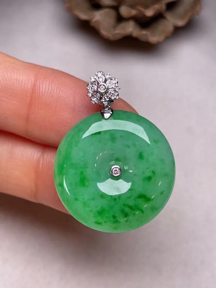 冰糯种辣色平安扣吊坠、真金真钻镶嵌，种水好，玉质细腻 .裸石尺寸 23.2