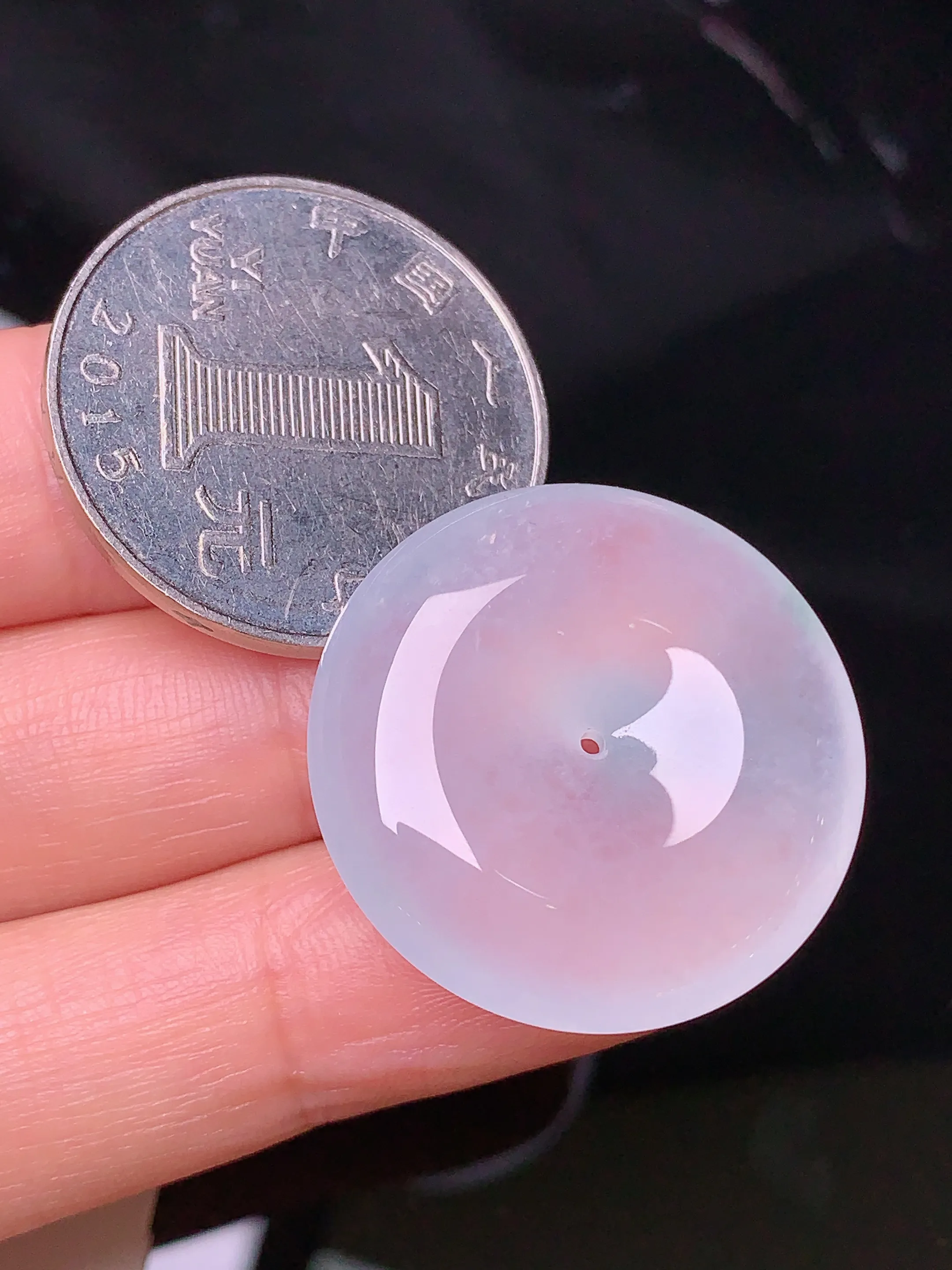 冰种平安扣吊坠 玉质细腻 色泽清新艳丽 整体尺寸25.8*6.6