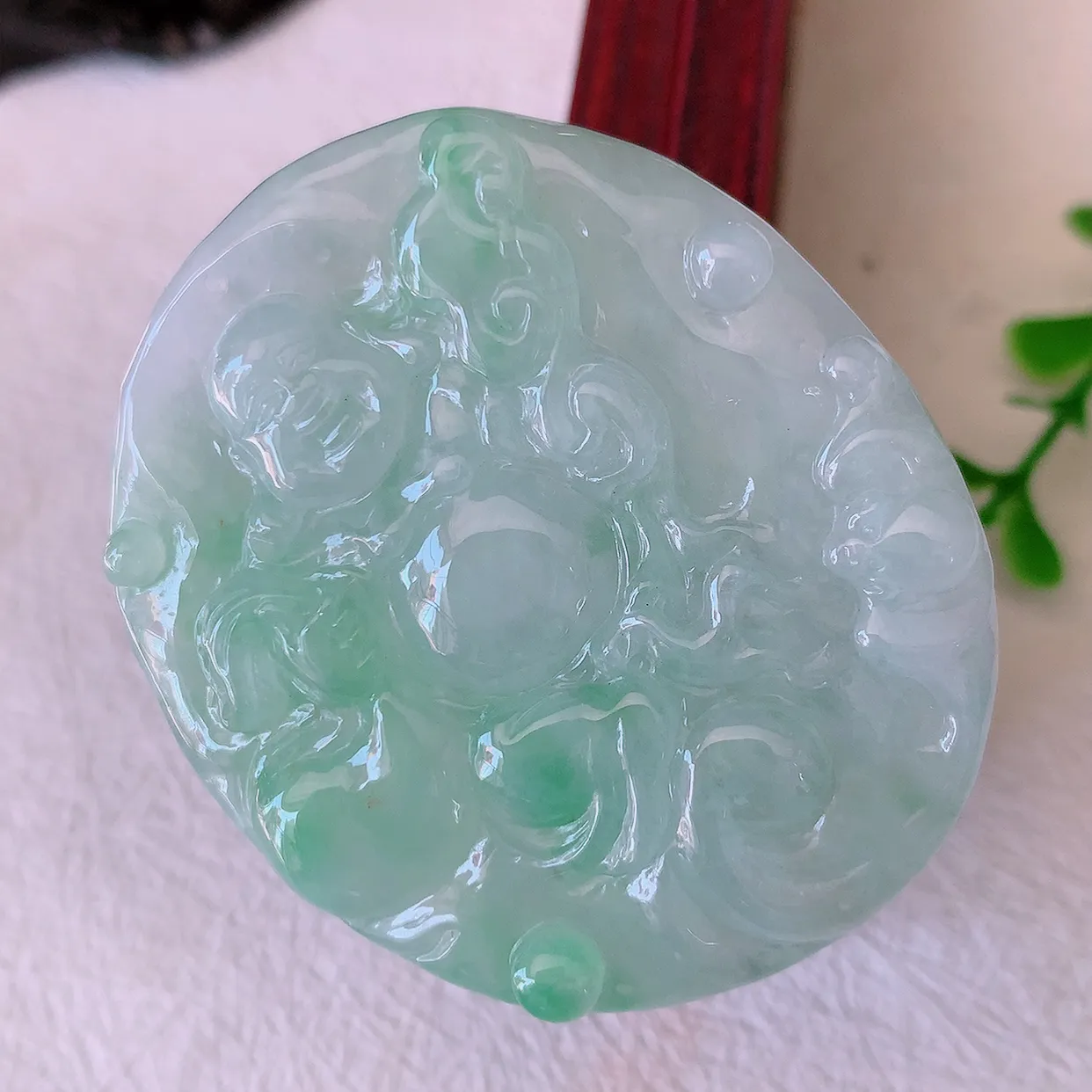 自然光实拍，冰胶飘绿翡翠逍遥布袋佛吊坠，代代有钱，水足丰盈，盈满欢喜，配戴送礼佳品！#46.7