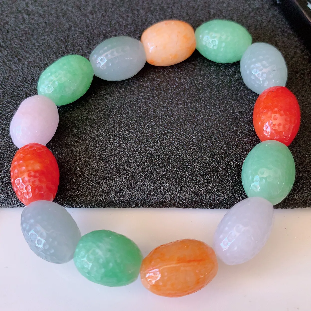 自然光实拍，冰润多宝翡翠核桃手链，多彩路路通翡翠手串，颜色丰富，料子细腻，高档大气，自戴送礼佳品！#46.7取一尺寸15*10.8mm