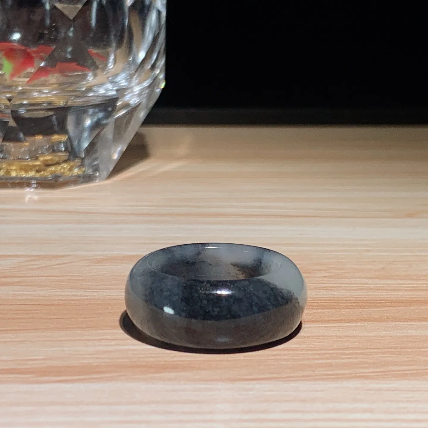 新疆和田玉籽料青花戒指。指环。内经18尺寸10/4重6.6克。玉质细腻油润。手推出油。佩戴高端典雅。lt251107