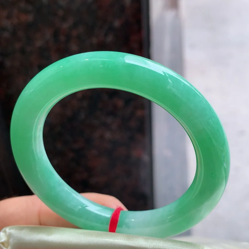 圆条满绿 无瑕 尺寸:53.8/10.8 满色