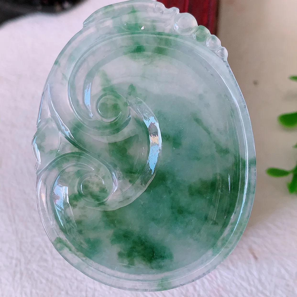 自然光实拍，冰种飘花翡翠如意吊坠，翡翠如意，上身效果非常美，饱满大气，工艺美，万事如意，如意一生 #46.7