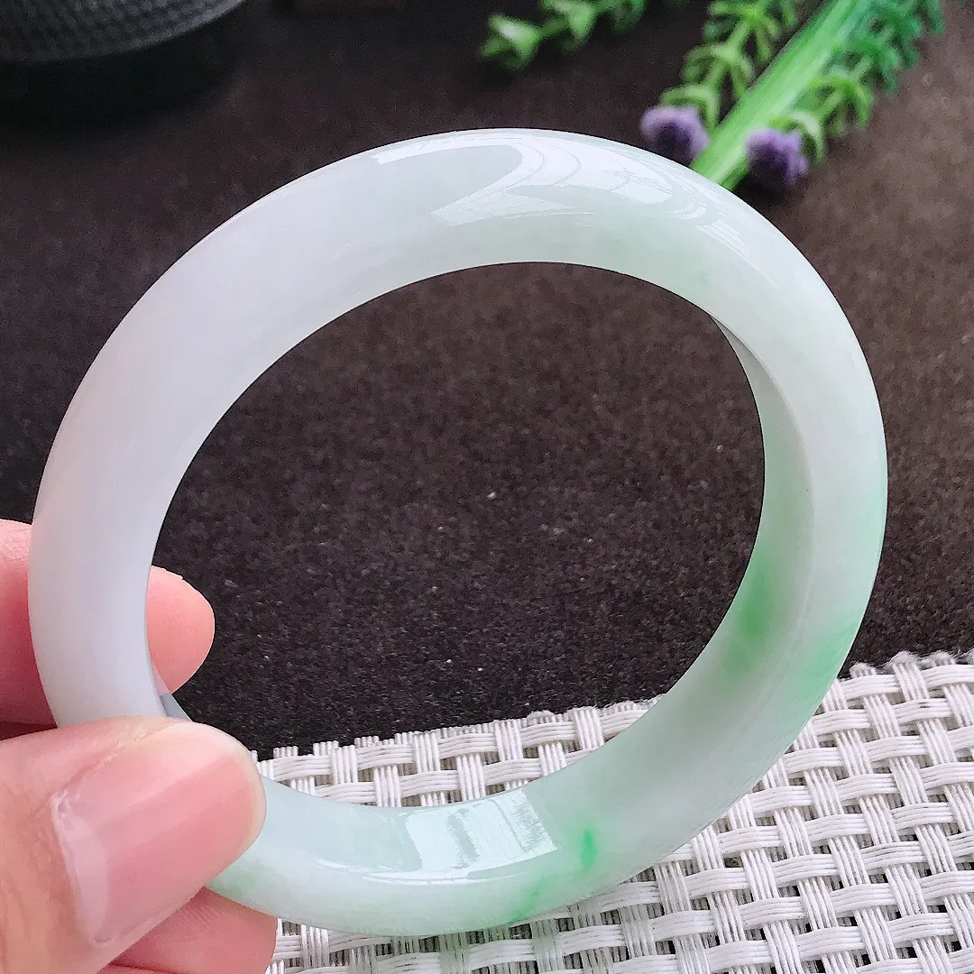 天然a货翡翠56/11.9/8.5老坑精美温润飘阳绿手镯宽边翡翠玉镯美人镯