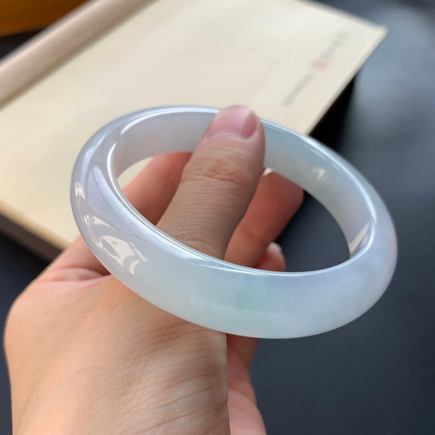 56.8圈口冰正圈手镯 尺寸：56.8-12.2-8.2，无纹裂，水润起胶，白净光滑