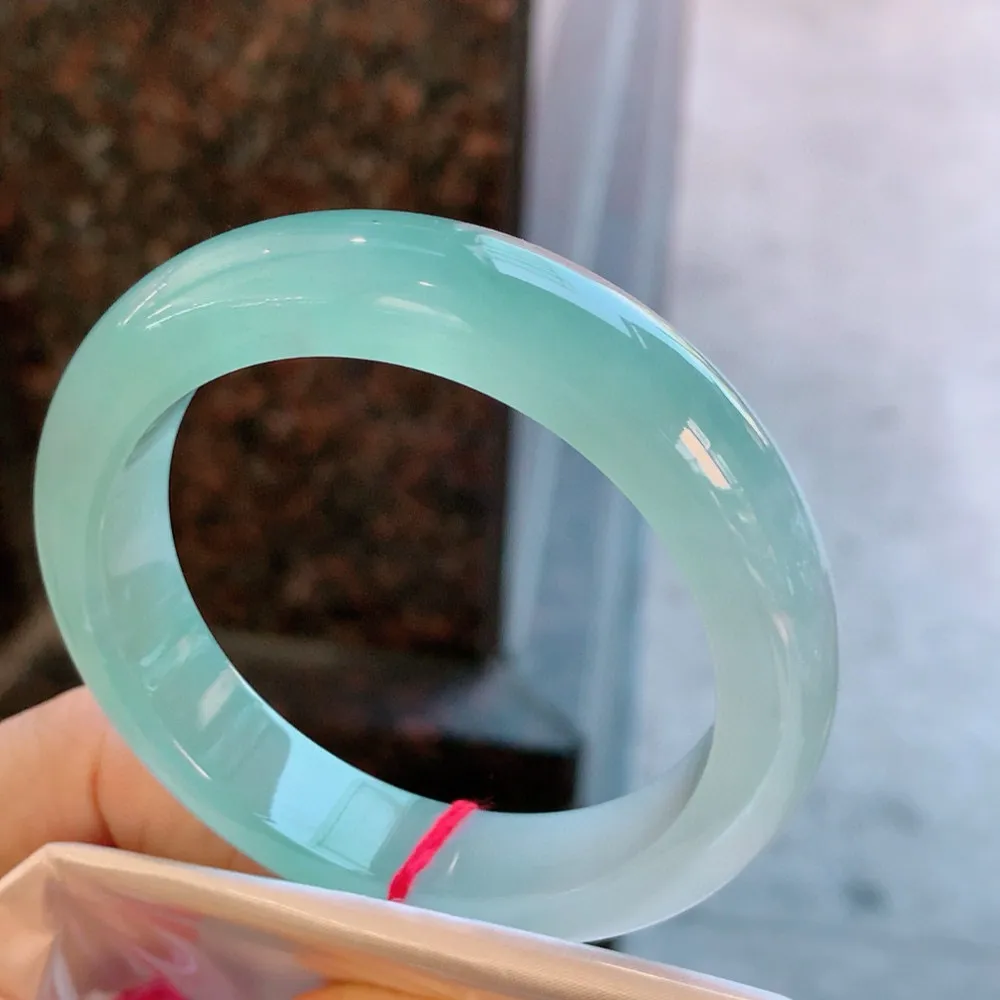 正圈高冰天空蓝 无瑕 尺寸:55.6/12.4/9.1 种色俱佳