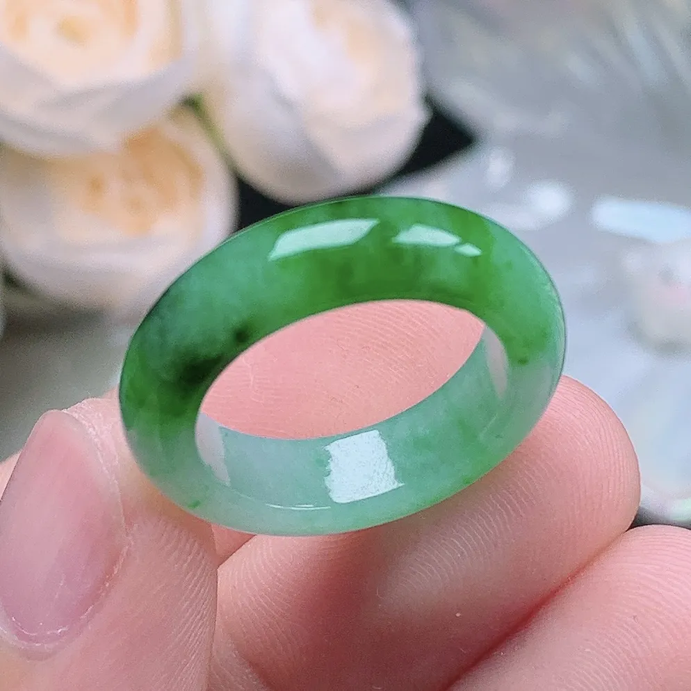 缅甸翡翠老坑种水润飘阳绿戒指玉指环  水润通透 尺寸：17.8-5.9-4mm 16号圈口2S