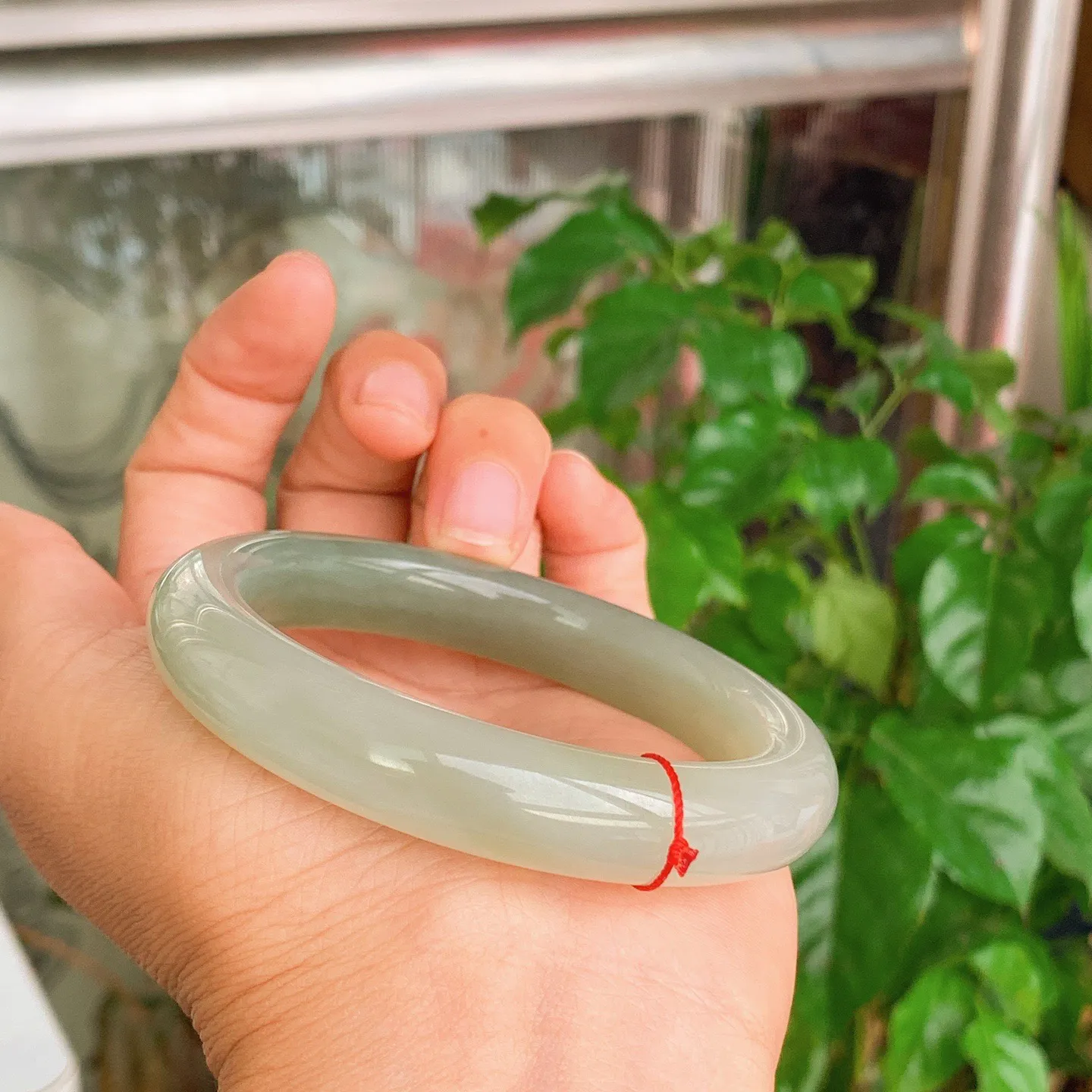 58圈口 和田玉青海翠翠青手镯   58圈口条宽12厚10重58克，玉质细腻油润 底色纯净 脂粉好。结构好。品质好！lt251107